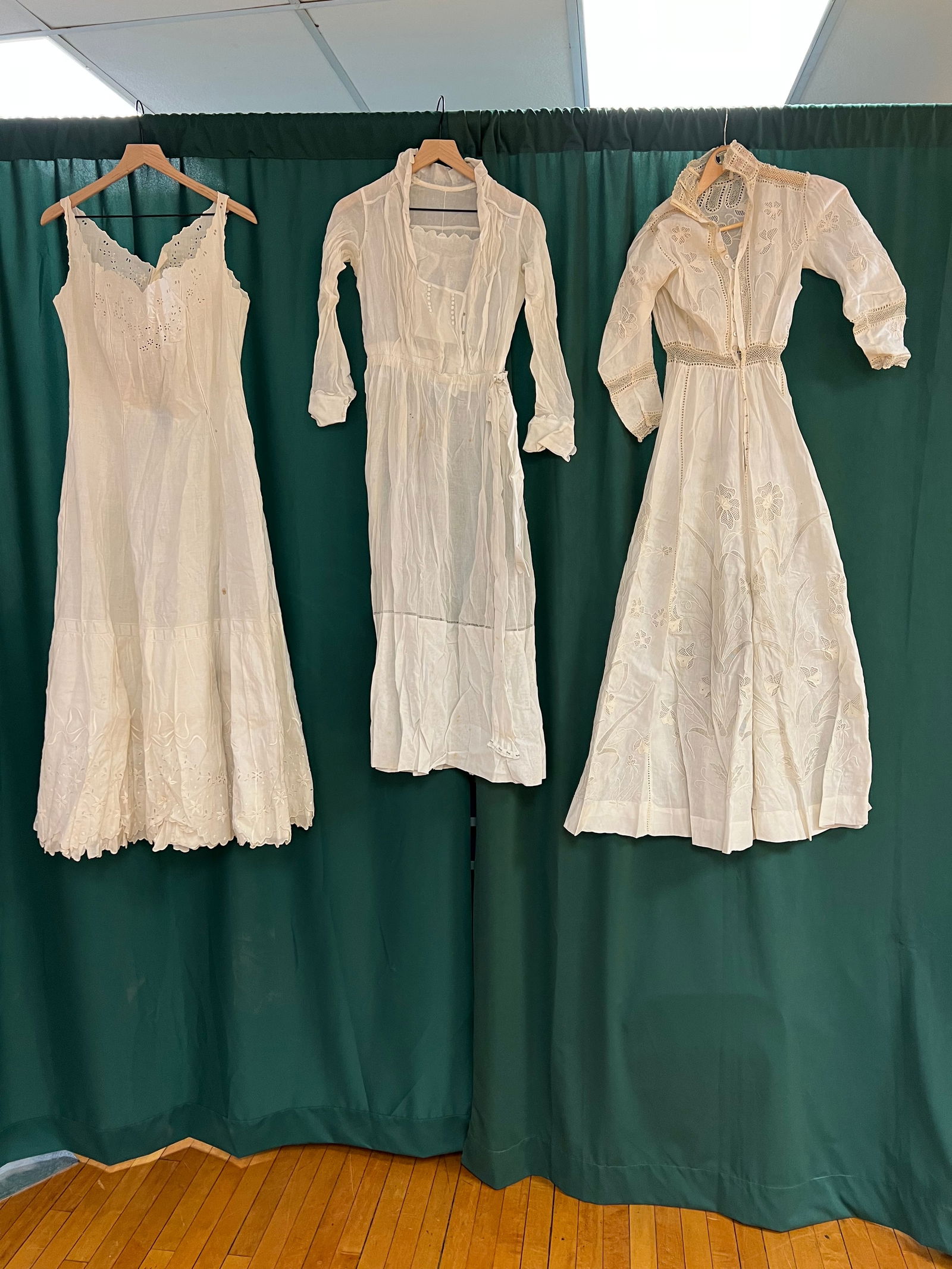 Three Vintage Linen Summer Dresses (1 of 17)