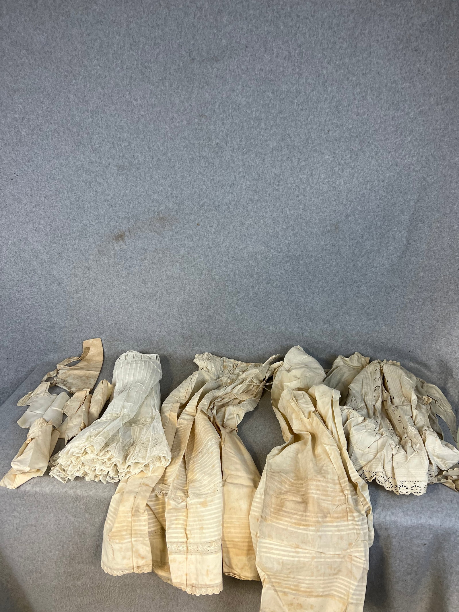 Lot Victorian Clothing To Include Baby And Childrens Clothing, Petticoats and Under Garments (1 of 18)