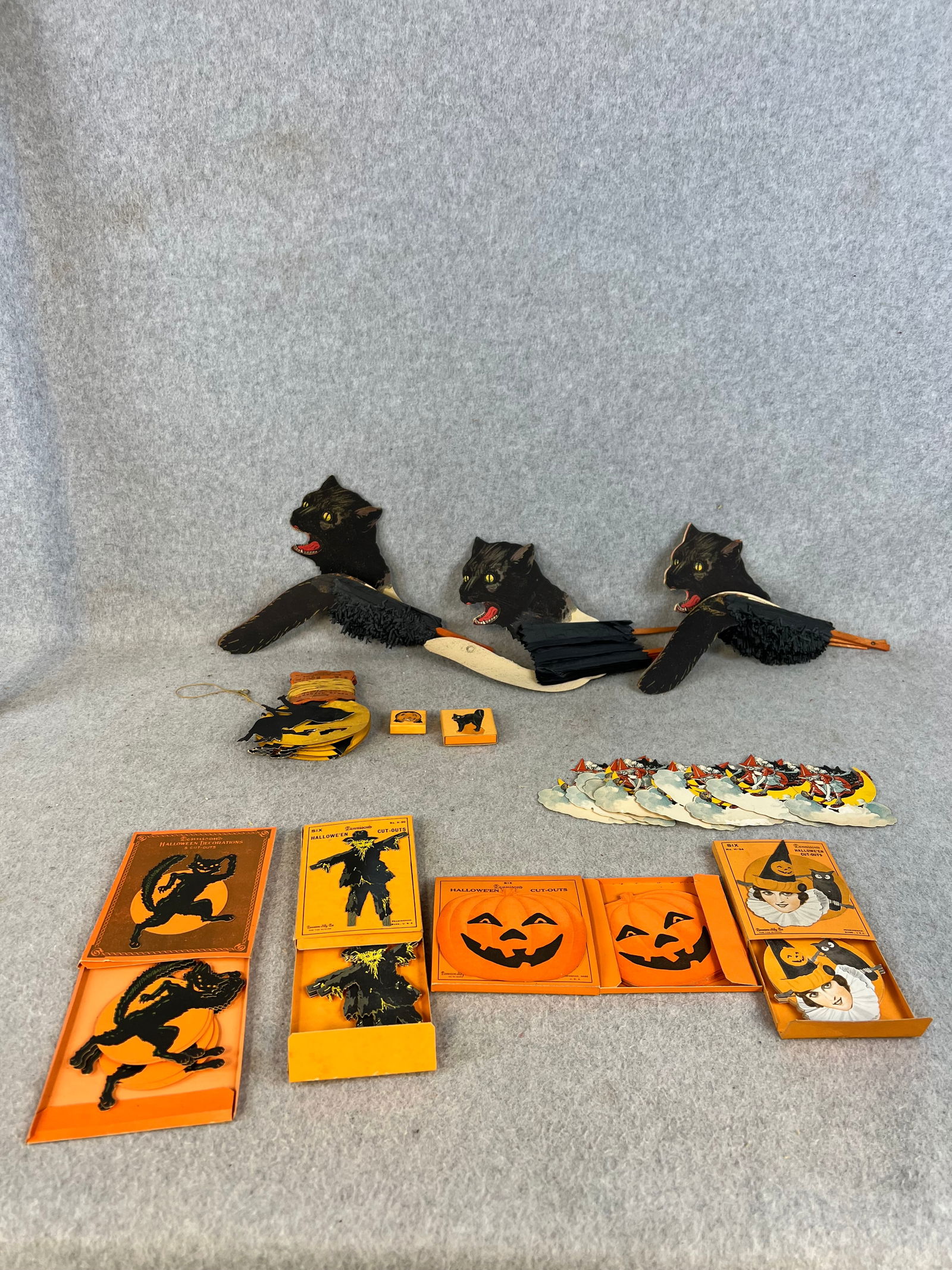 Lot Early Halloween Decorations (1 of 16)