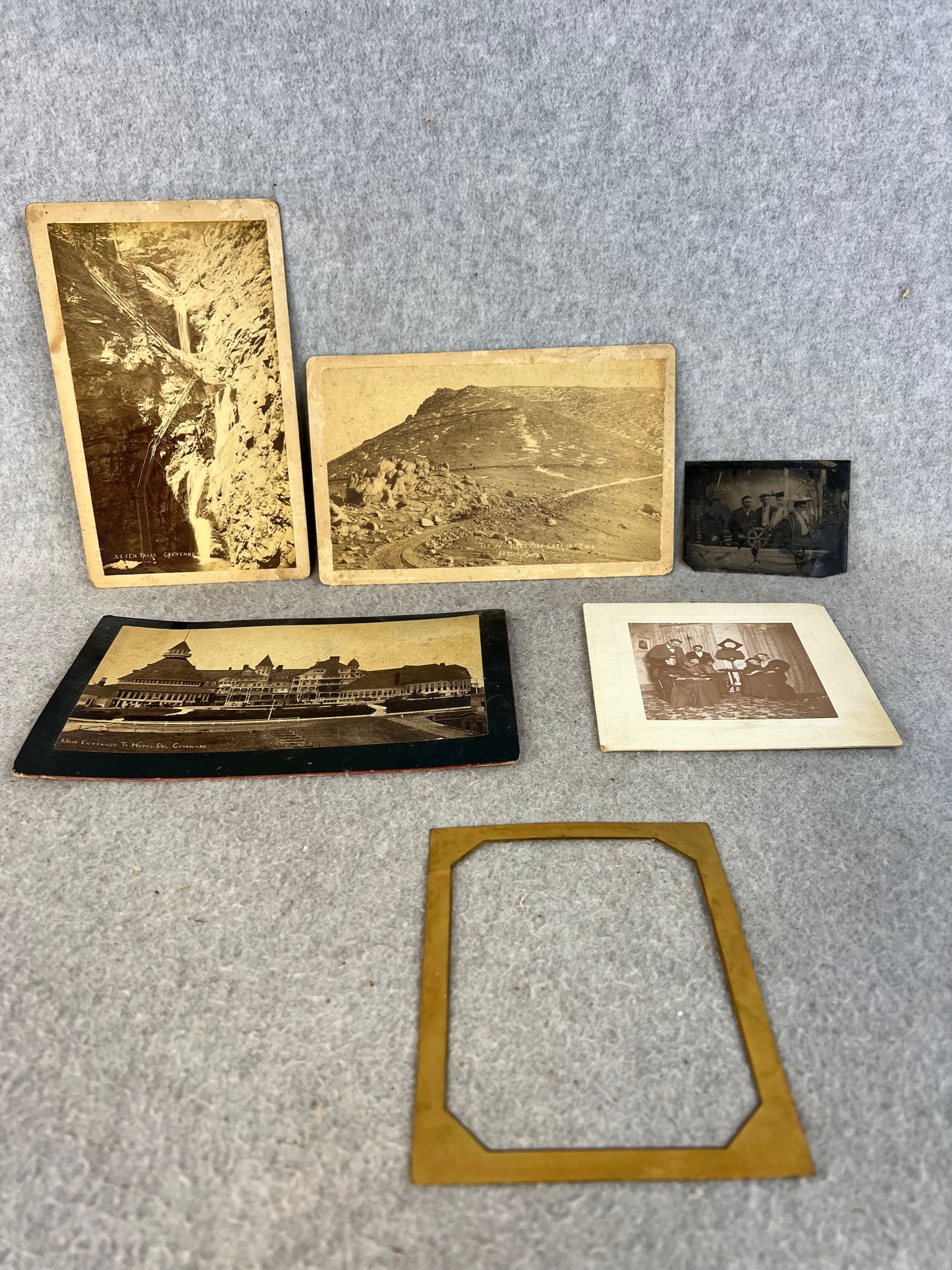 Lot Antique Photos (1 of 11)