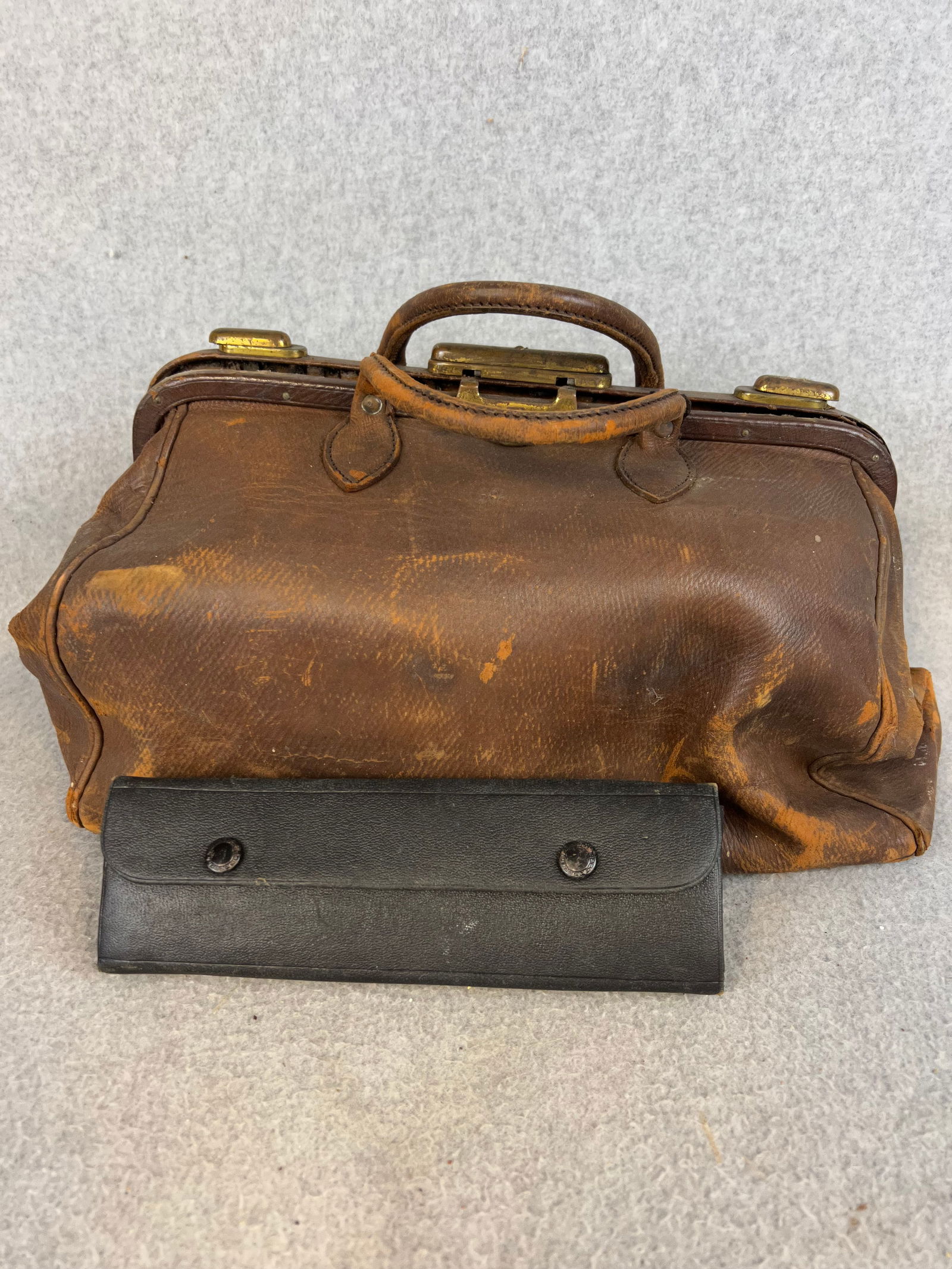 Vintage Leather Doctor's Bag & Homeopathic Prescription Kit (1 of 8)
