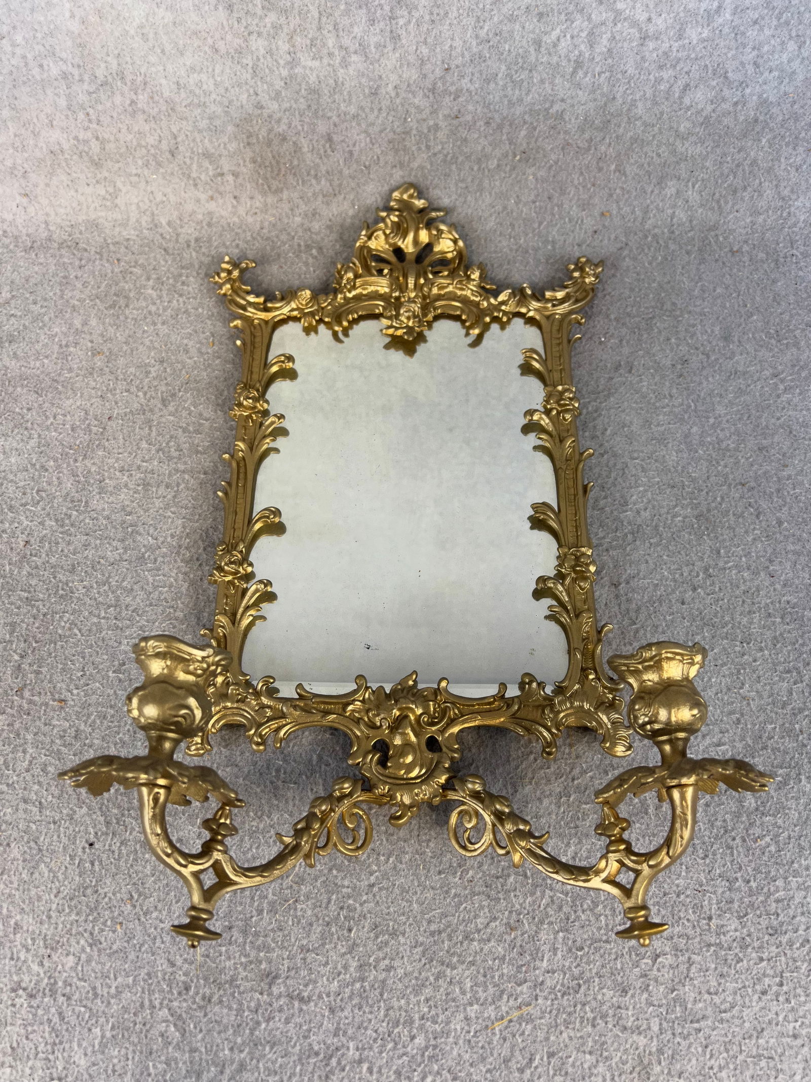Ornate Brass Wall Sconce w Mirror Backing (1 of 6)