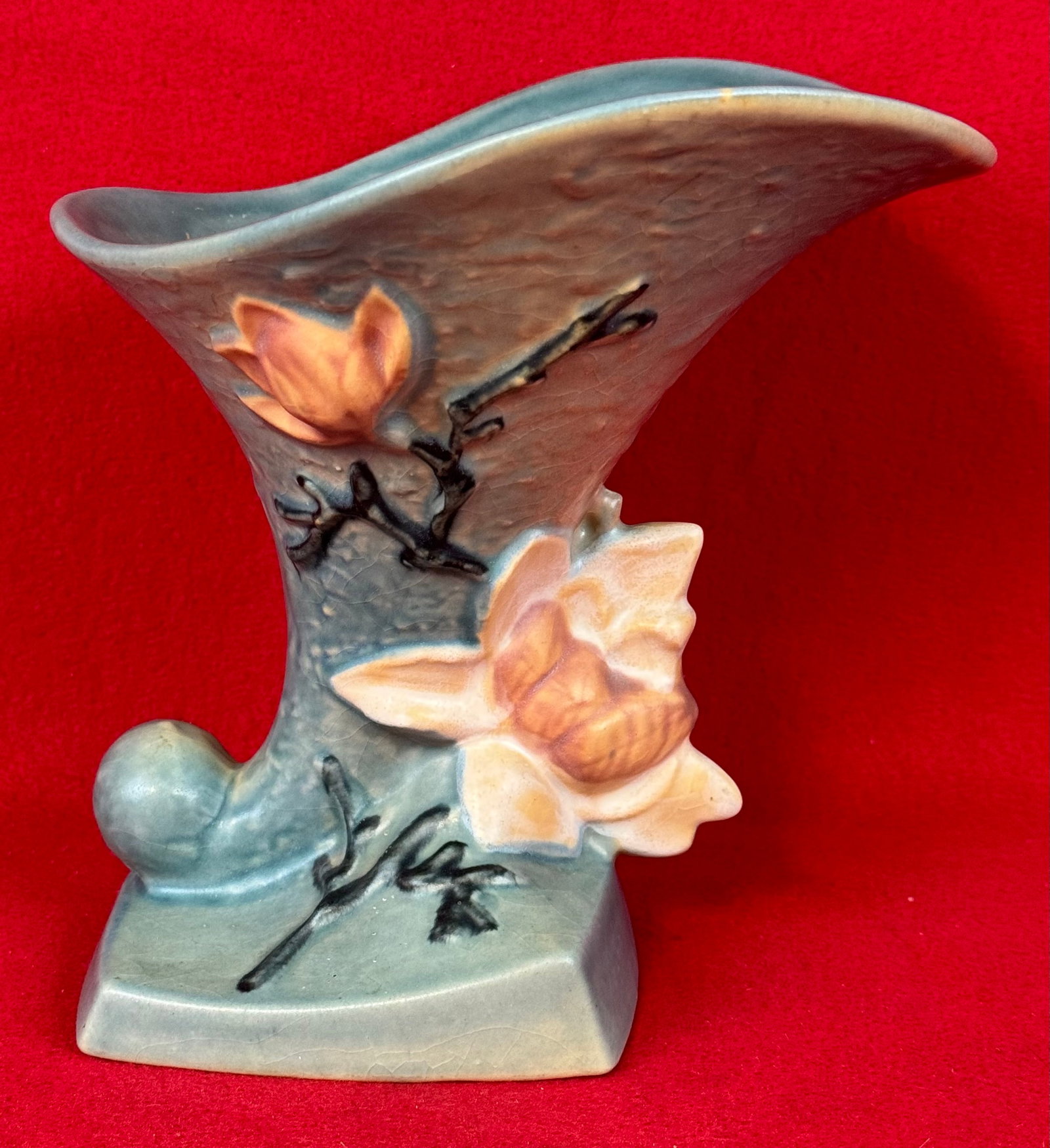 Roseville Blue Magnolia 185-8" Cornucopia Vase: Original Roseville 185-8 cornucopia vase in the Magnolia pattern which dates to 1943. Vase is marked on underside of the base in relief Roseville / U.S.A. / 184-8" and is in the blue coloration. Vase 