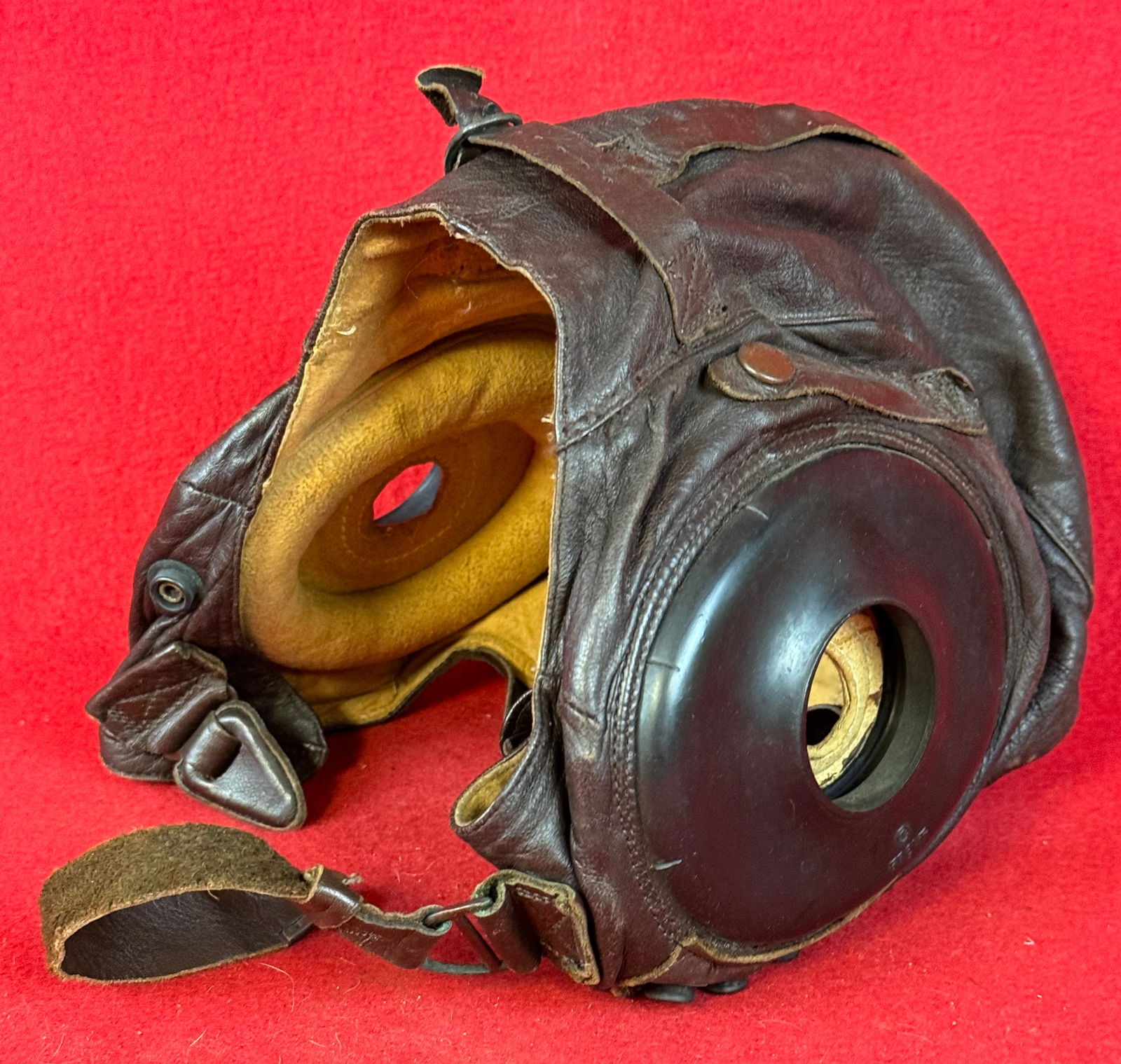 WW2 US Army Air Force Type A-11 Pilots Helmet: World War Two United States Army Air Force Leather Type A-11 pilots flight helmet Pilots flight helmet is in fine condition . Goggles have a crack to one of the glass lenses otherwise fine.