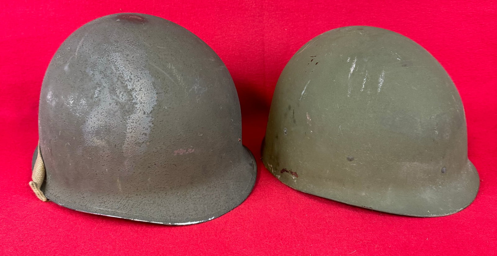 WW2 US M1 Fixed Bail Combat Helmet: World War Two United States Army M1 fixed bail helmet with olive green textured surface and having its liner all in fine condition as shown.