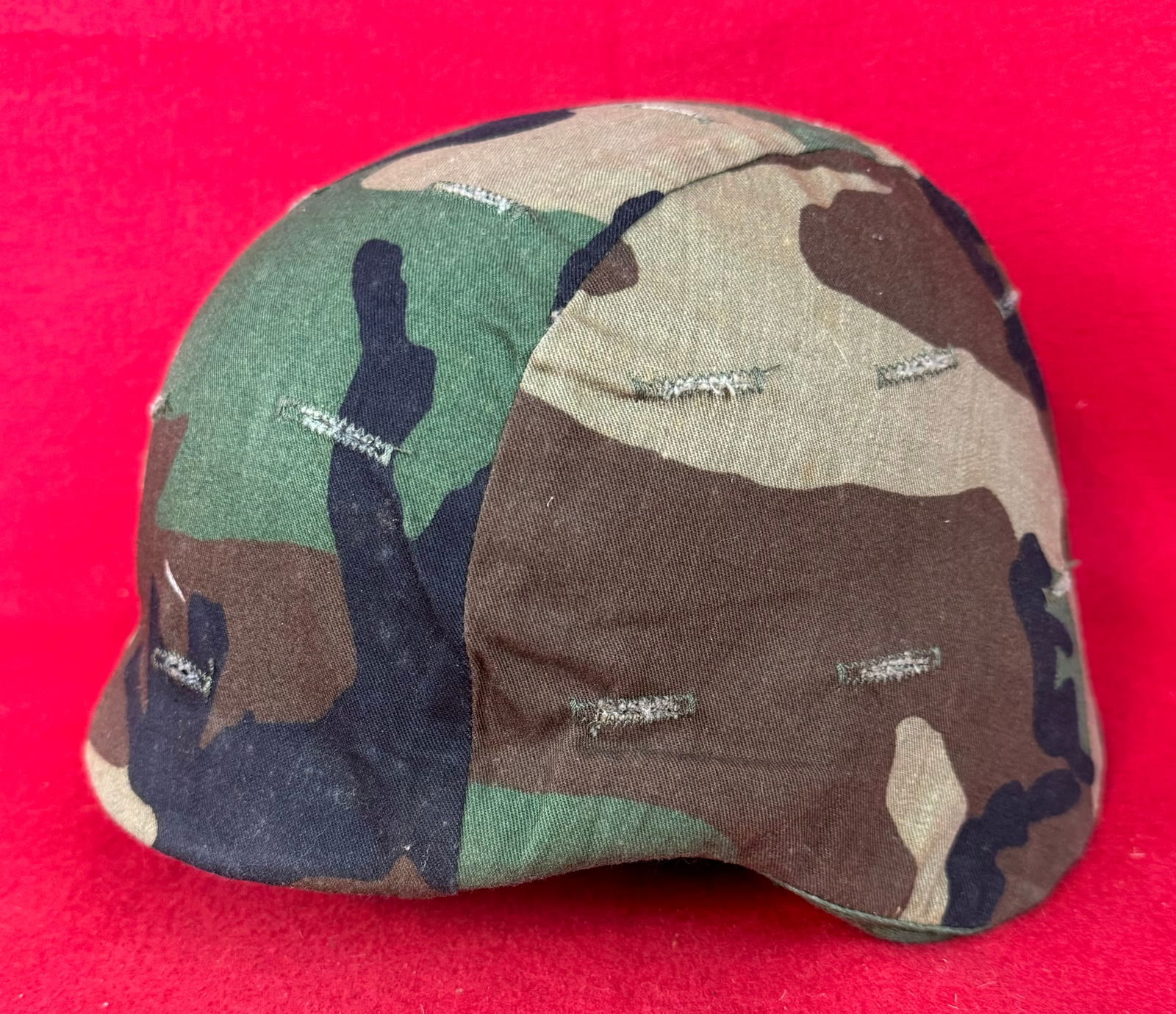 Vintage US Army PASGT L-4 Ballistic Unicor Kevlar Combat Helmet: Vintage United States Army PASGT L-4 Ballistic Unicor Combat Helmet made from Kevlar. Helmet is has its interior liner and has a cloth camouflage covering. Condition - fine