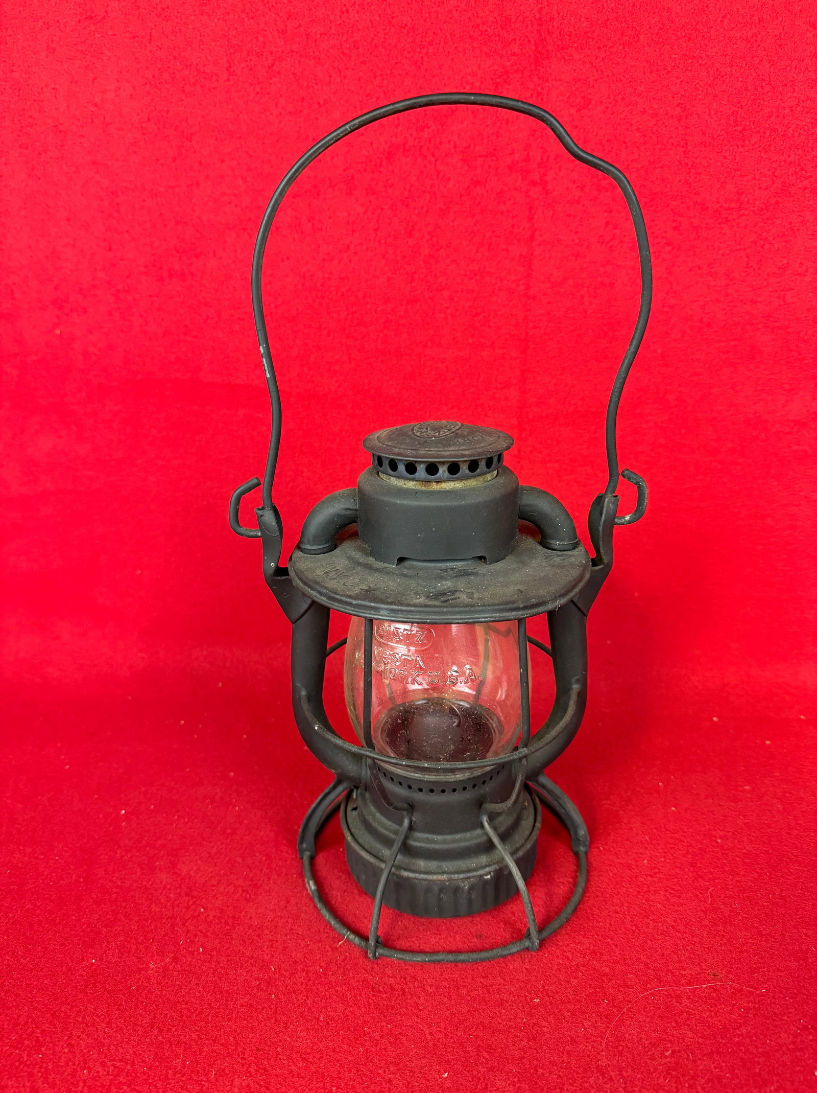 Dietz Vesta NY Central System Railroad Lantern: Dietz Vesta New York Central System Railroad Lantern. Lantern frame is painted flat black and is marked NYCS on top of the hood. The Dietz clear cast globe is not railroad marked. Condition - complete