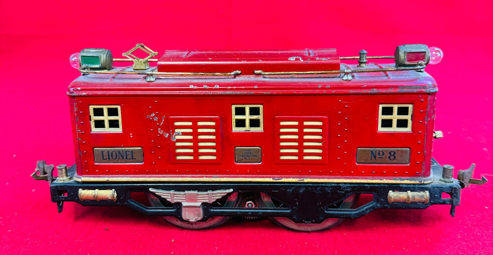 Lionel Pre War No 8 Electric Locomotive 0-4-0: Lionel Pre War No 8 Electric Locomotive 0-4-0 Standard Gauge (Red With Cream Trim). Condition - is as shown.