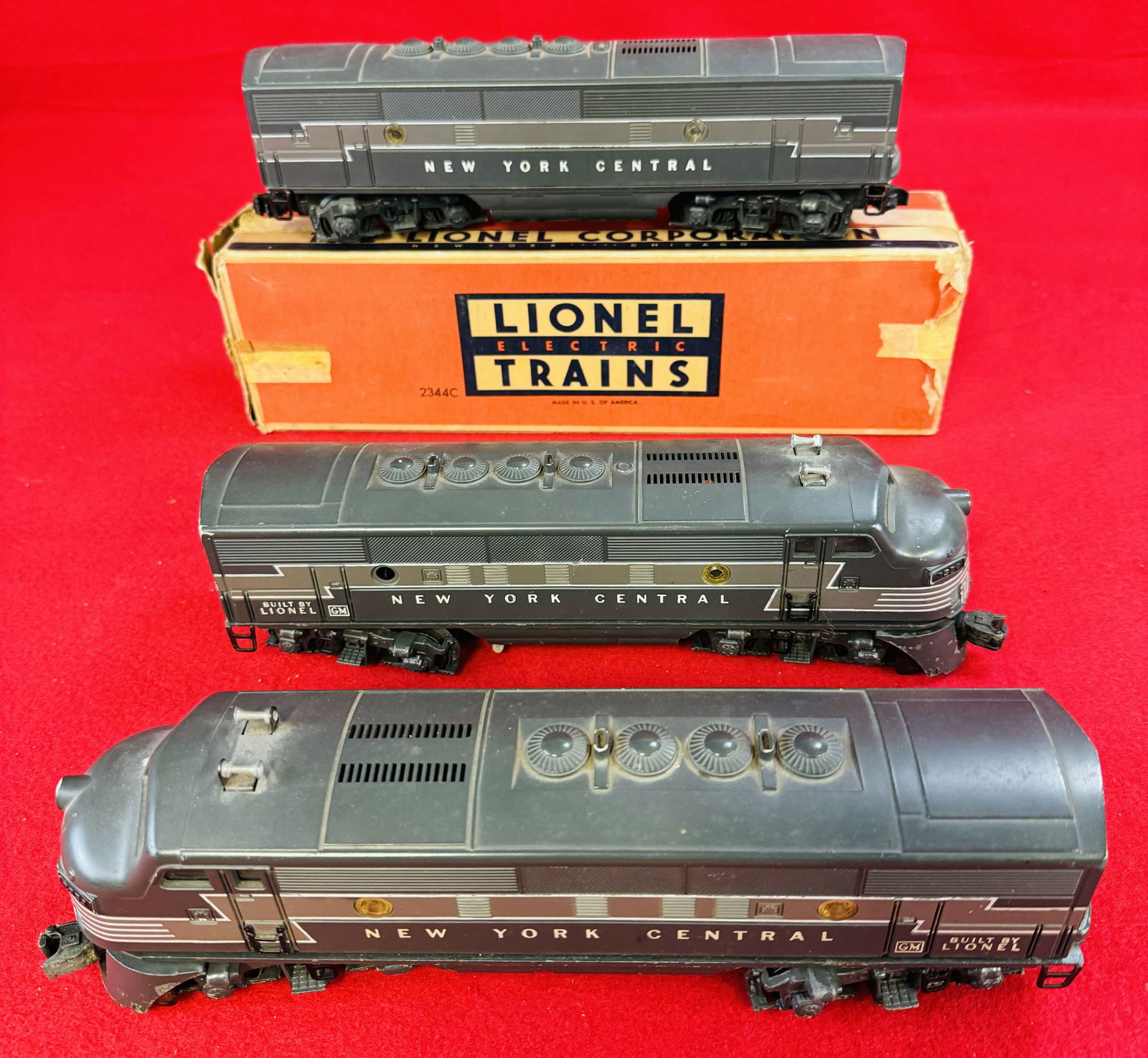 Lionel Postwar No 2354 NY Central F3 AA & 2344C (1 of 6)