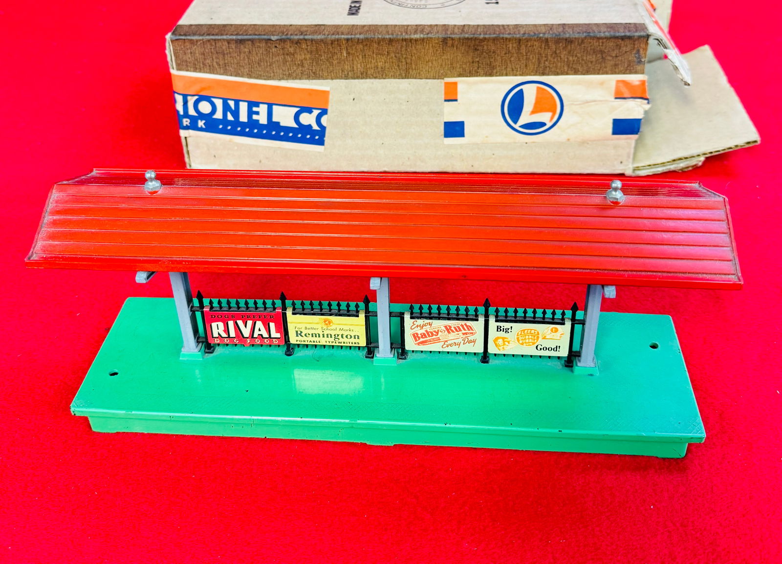 Lionel Postwar No 156 Station Platform & Box (1 of 3)