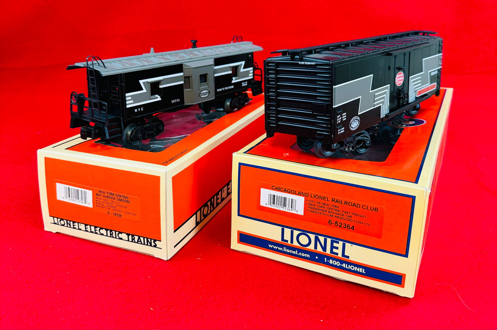 Lot: 2 Lionel O Gauge Baggage Car & Caboose (1 of 3)
