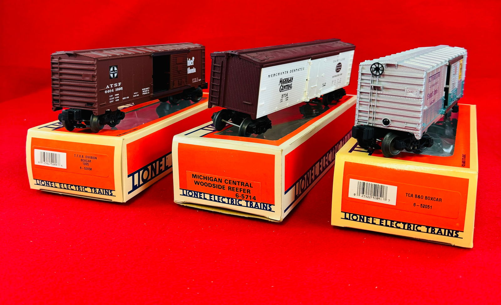 Lot 3 Lionel: 2 Boxcar/Reefer (1 of 3)