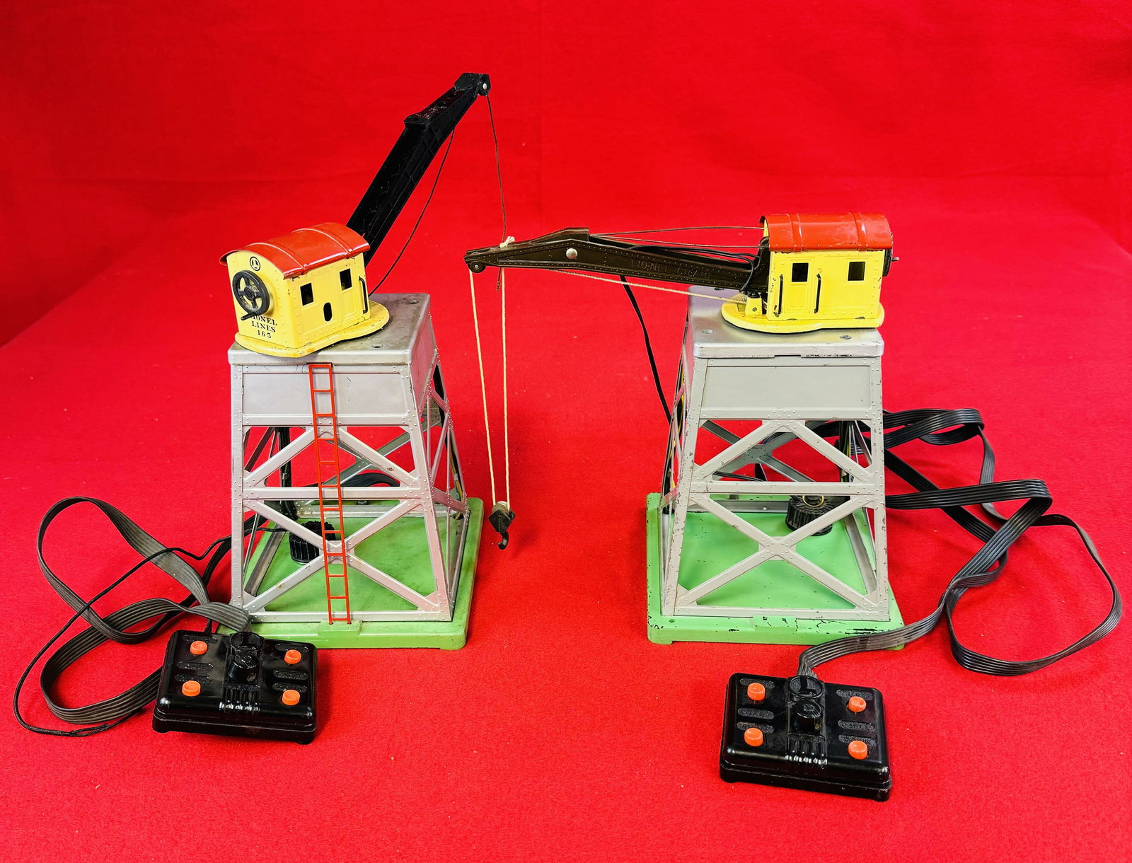 Lot: 2 Lionel Prewar No 165 Magnetic Cranes (1 of 6)