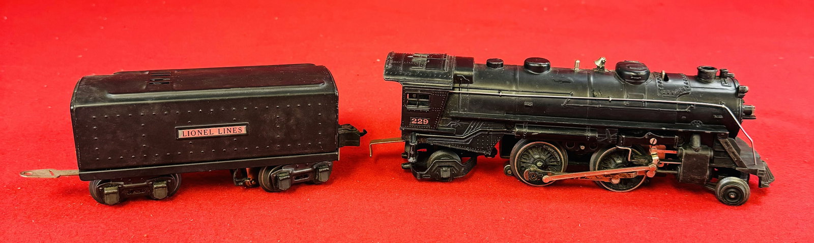 Lionel Prewar No 229 Locomotive w Whistle Tender (1 of 5)