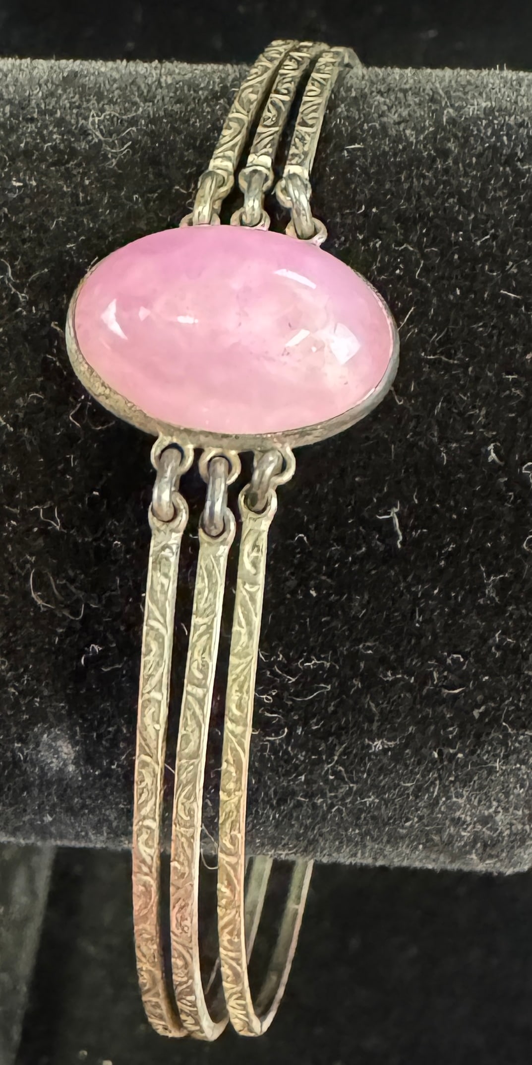 E.I.F. & Co Sterling Silver Bracelet: E.I.F. & Co Sterling Silver Woman's Bracelet Which Has A Weight Of 10.3 Grams. Condition - Fine As Shown