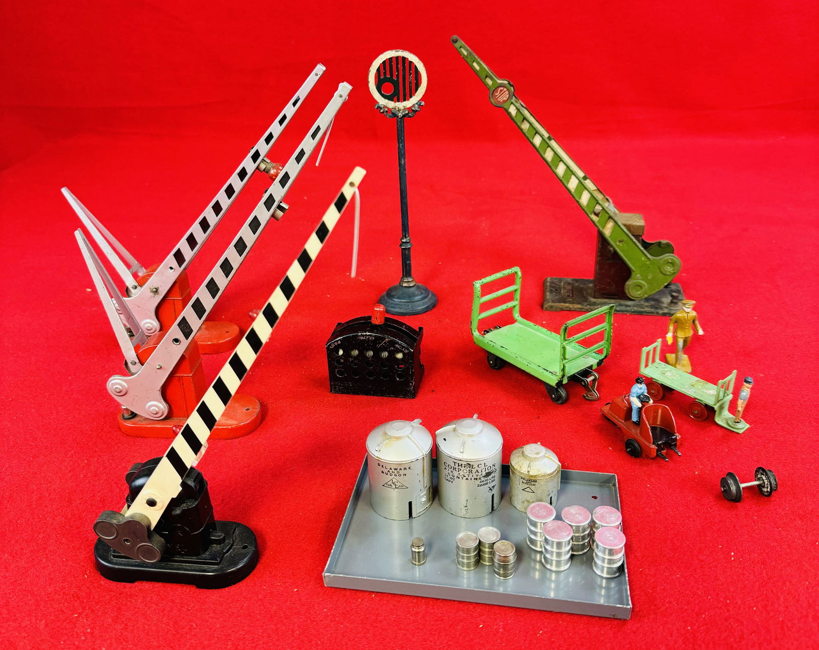 Lot: Lionel Accessories (1 of 5)