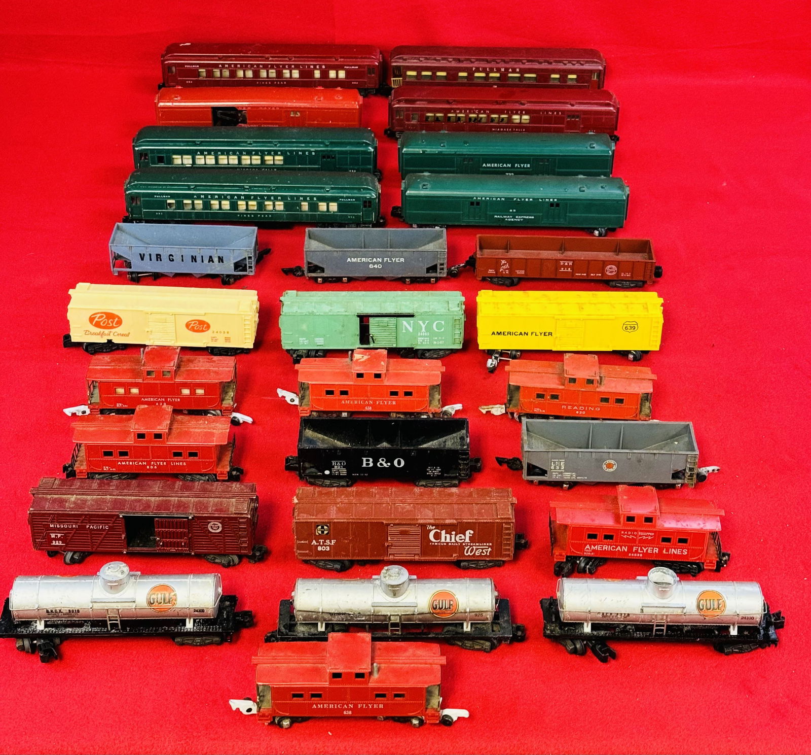 Large Lot American Flyer Train Cars (1 of 4)