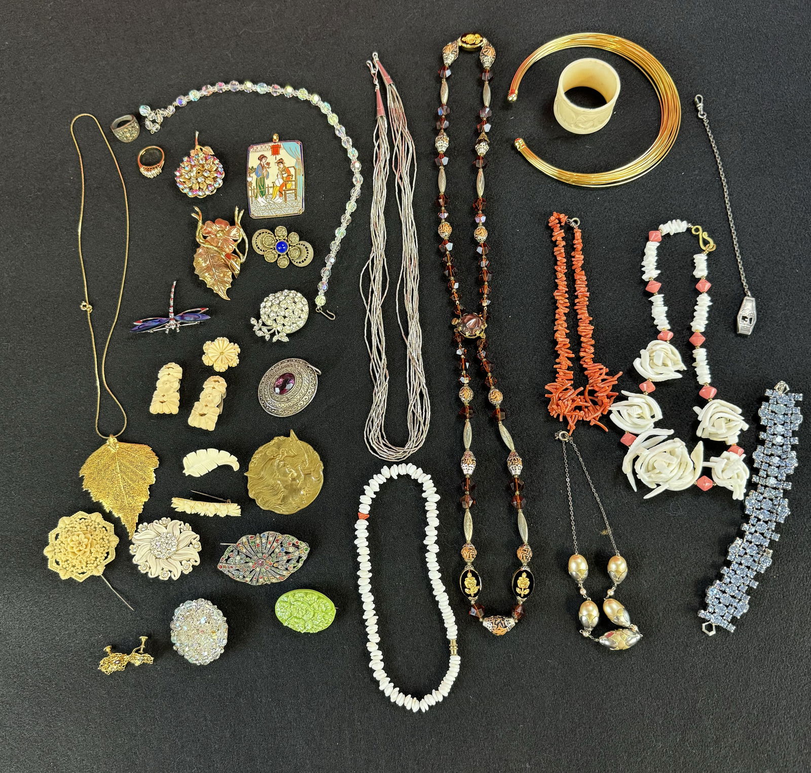 Large Lot Costume Jewelry Necklaces, Pins Etc. (1 of 4)