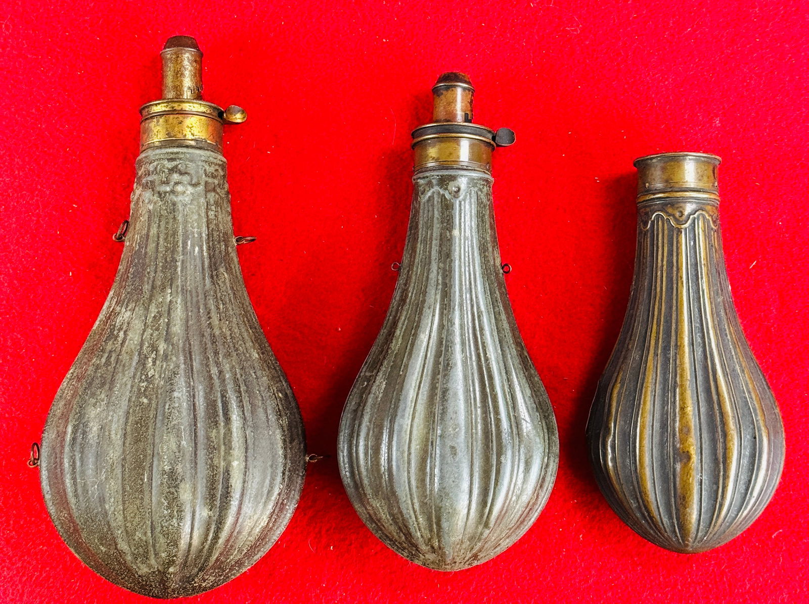 3 Antique Zinc & Brass Ribbed Powder Flasks (1 of 4)