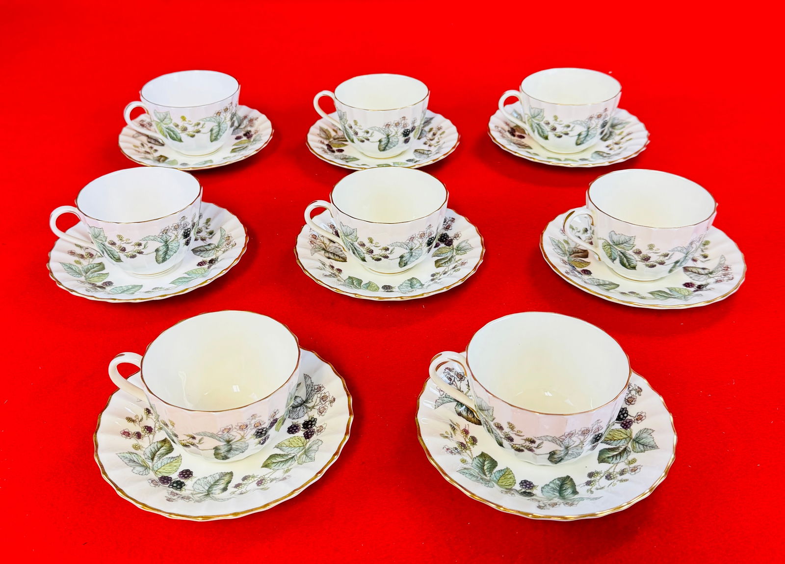 Set 8 Royal Worcester "Lavinia' Cups & Saucers (1 of 3)