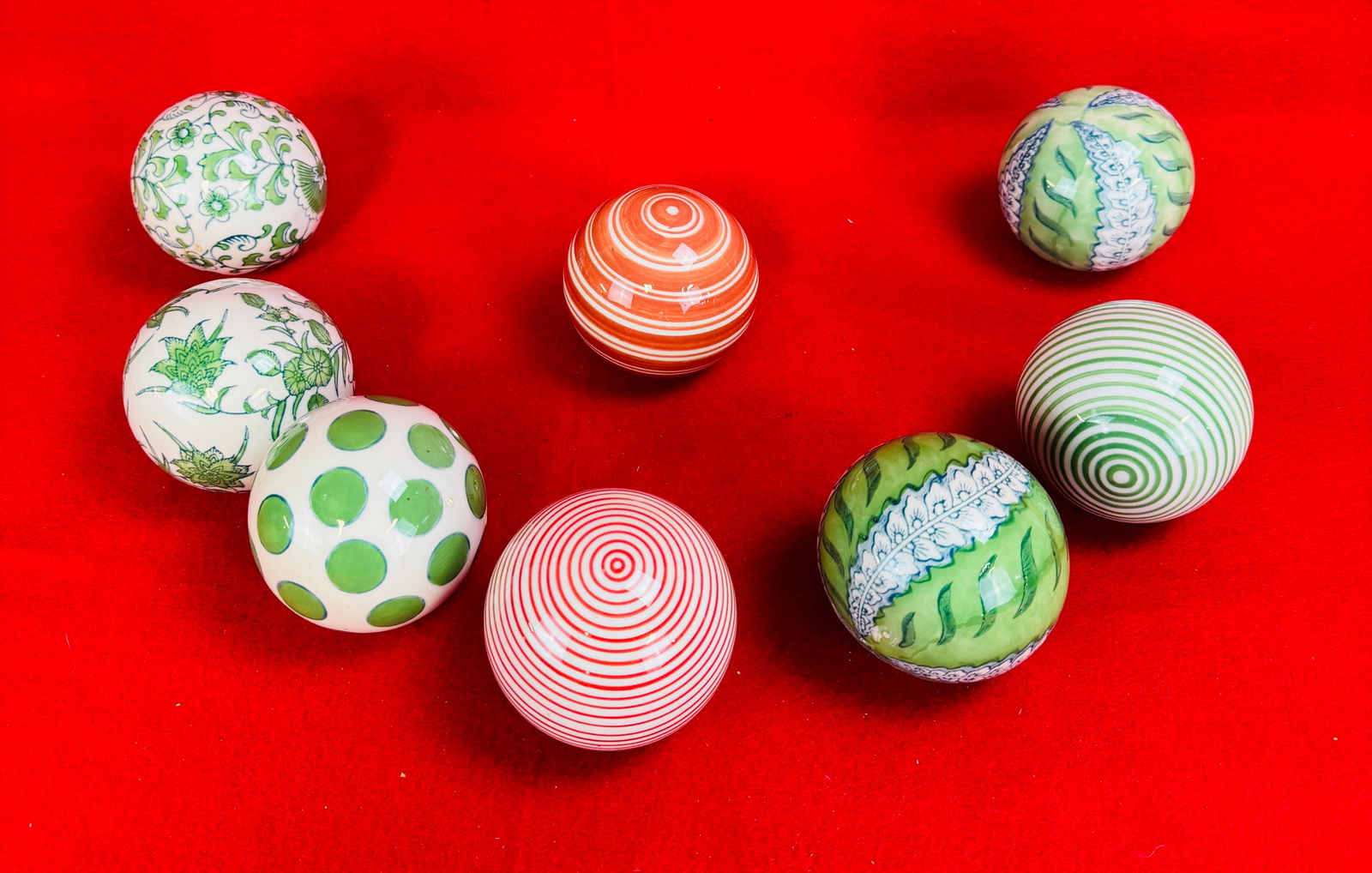 Lot 8 Green & White and Red & White Carpet Balls (1 of 1)