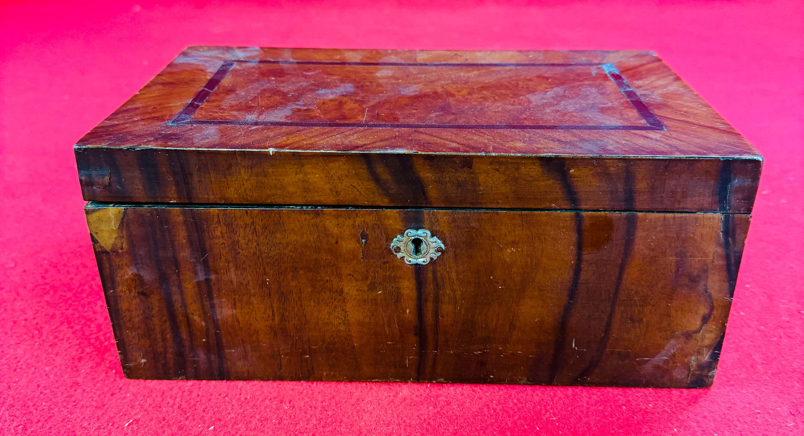 Antique Mahogany Veneer Dresser Box: Antique mahogany veneer dresser box which measures approximately 10 1/2" wide by 4 1/2" tall by 6 1/2" deep. Condition - some old repairs to veneer as shown.