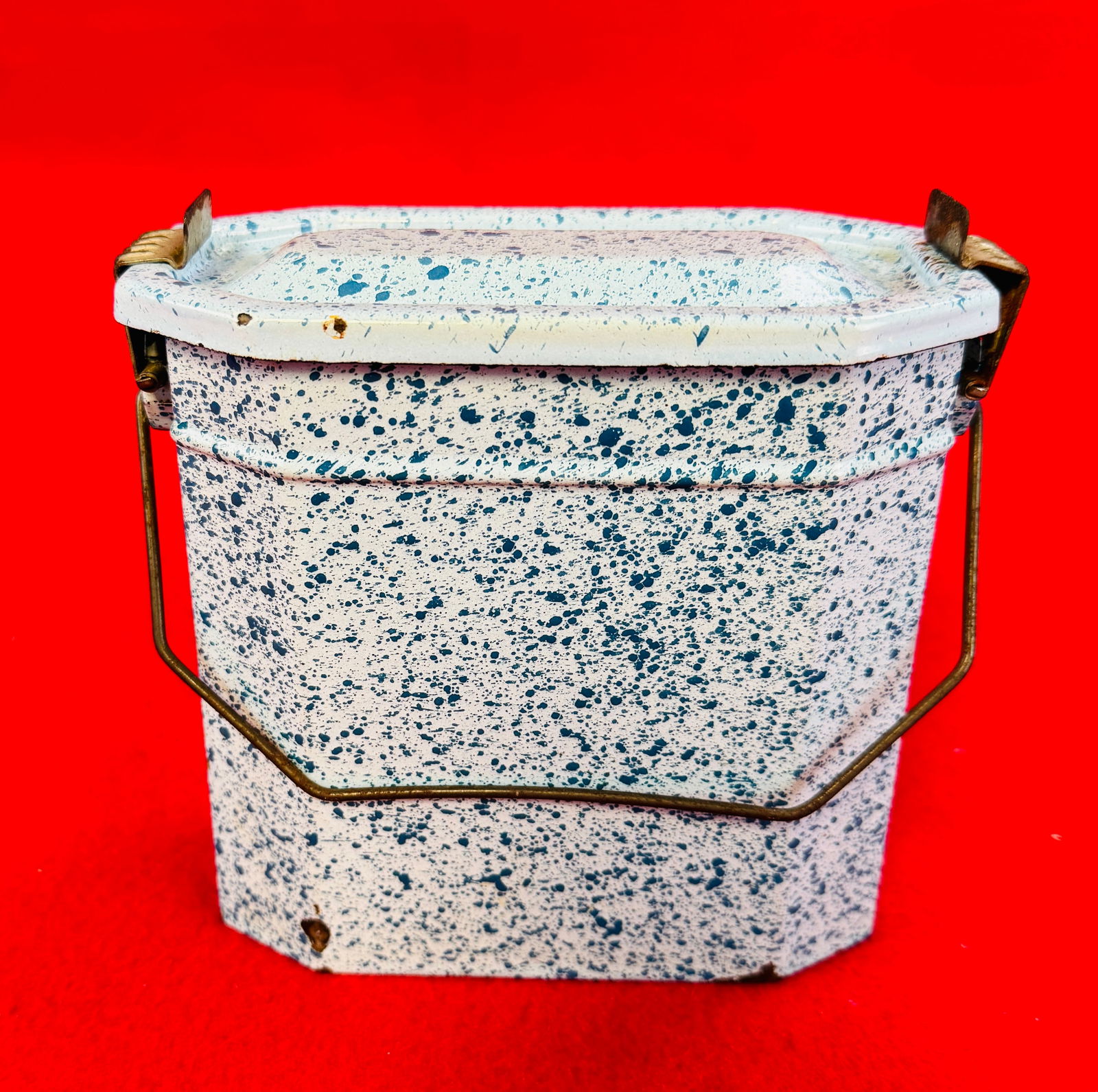 Antique Graniteware Lunch Pail With Locking Top (1 of 6)