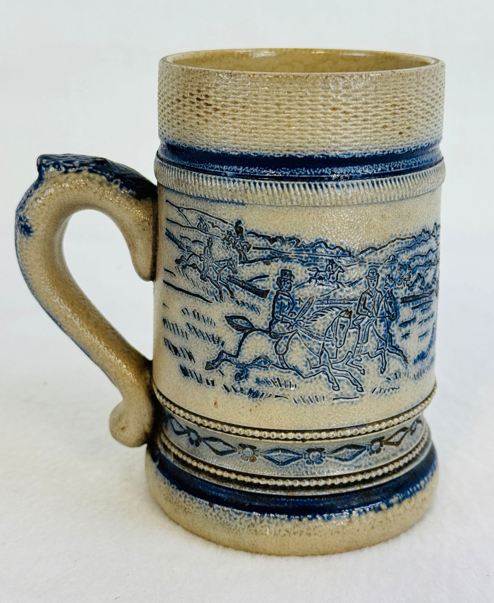 Bl & Wh Molded Stoneware Mug W Etched Hunt Scene (1 of 6)