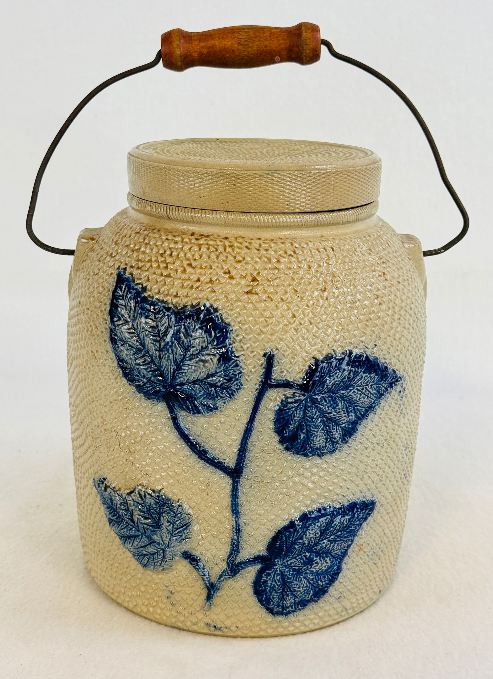 Bl & Wh Molded Stoneware Covered Jar Size 4 (1 of 8)