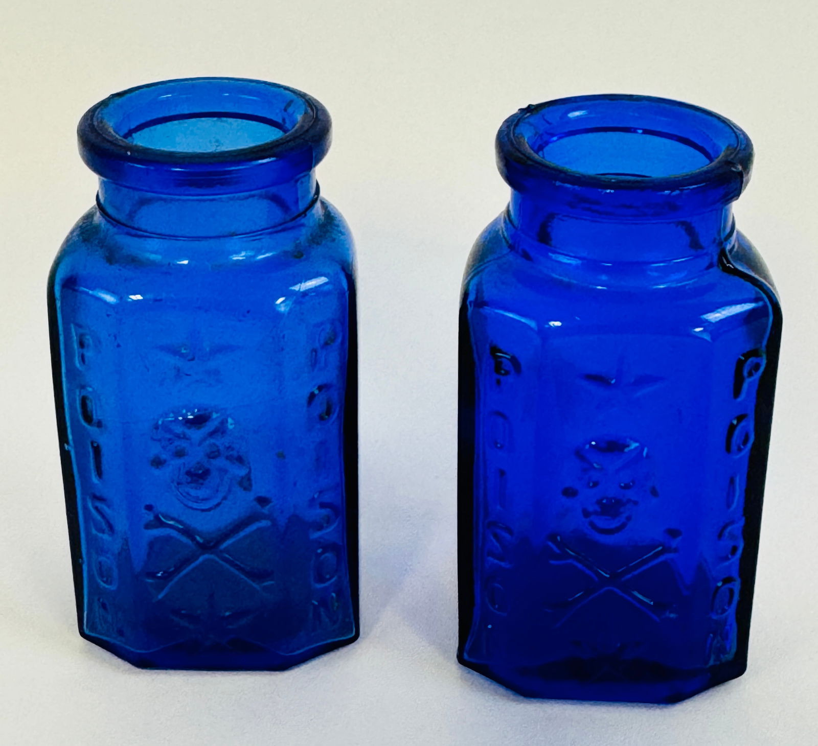 Lot Of 2 KU-19 Cobalt Poisons With Skull & Crossbones (1 of 7)