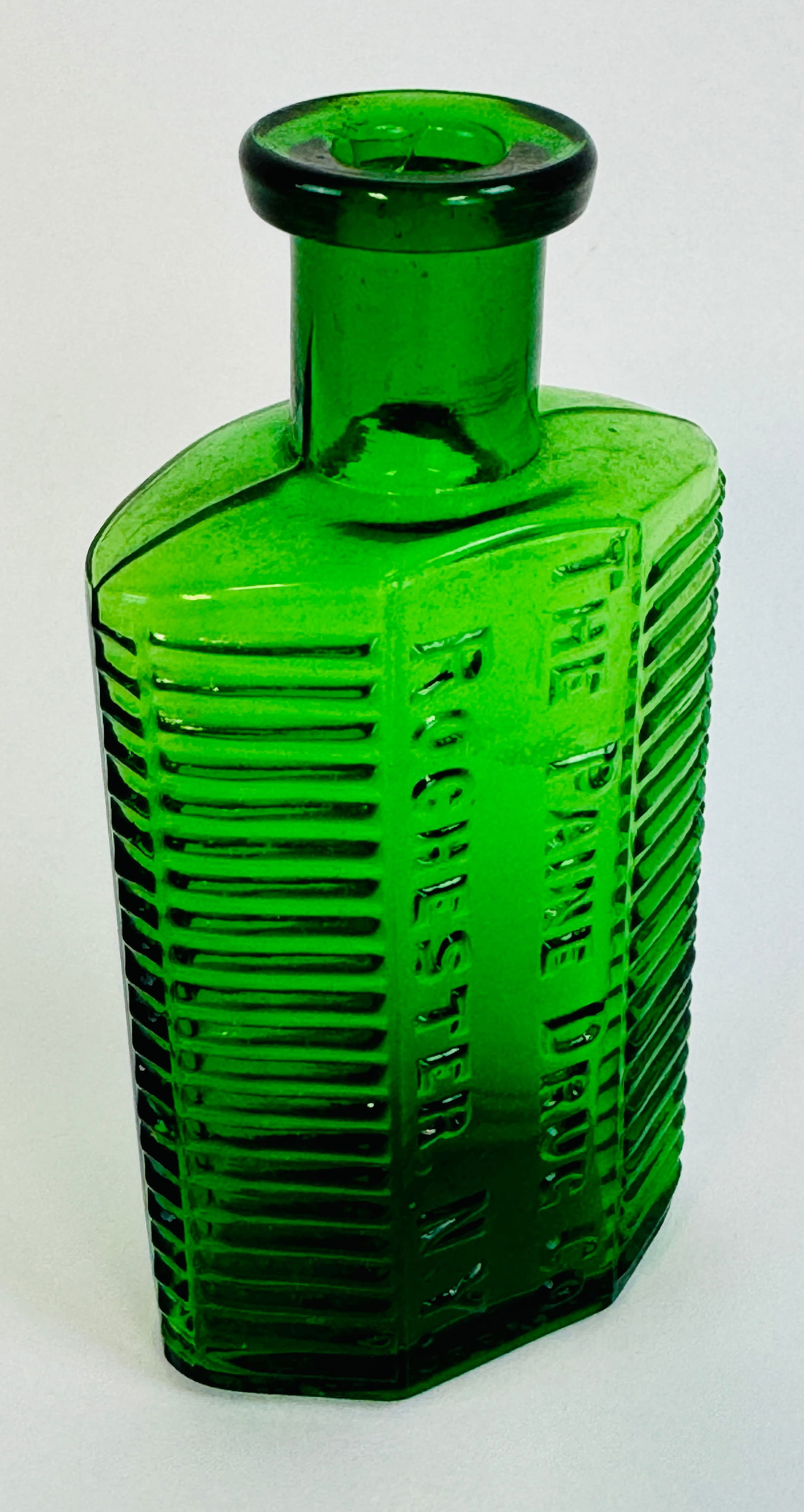KI-2 Emerald Green Poison Bottle Paine Drug Co (1 of 6)