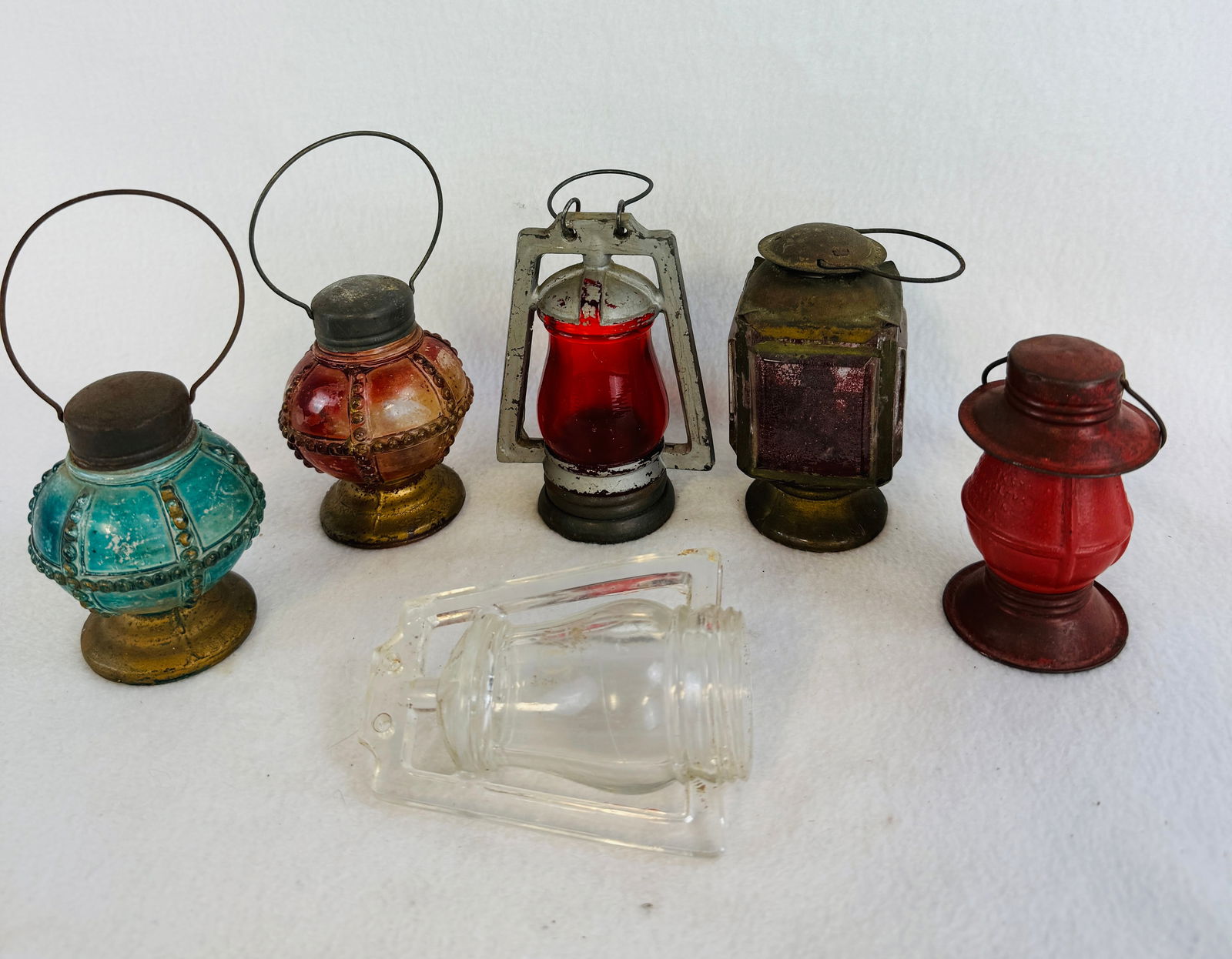 Lot 6 Candy Containers - Lanterns (1 of 7)