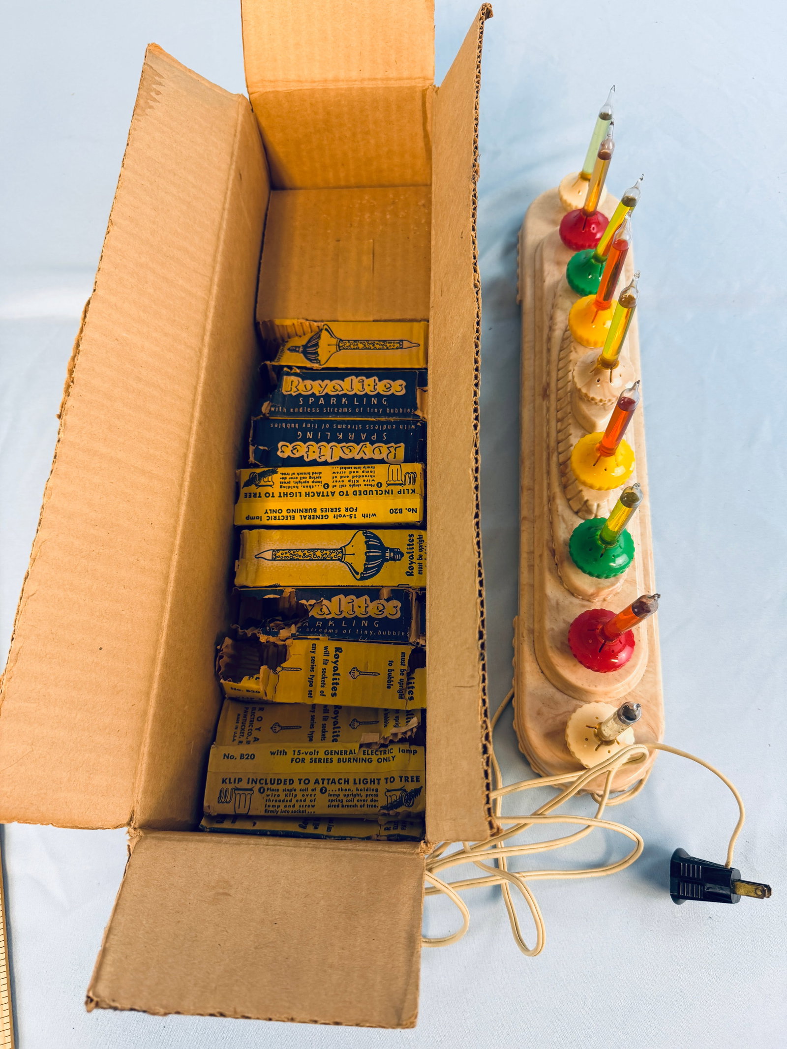 Vintage Royal Bubbling Candlelight In Original Box: An original vintage Royal Bubbling Candlelight in its original box which is equipped with nine bubble lights each of which has its original box. Item appears to be in working condition and was little