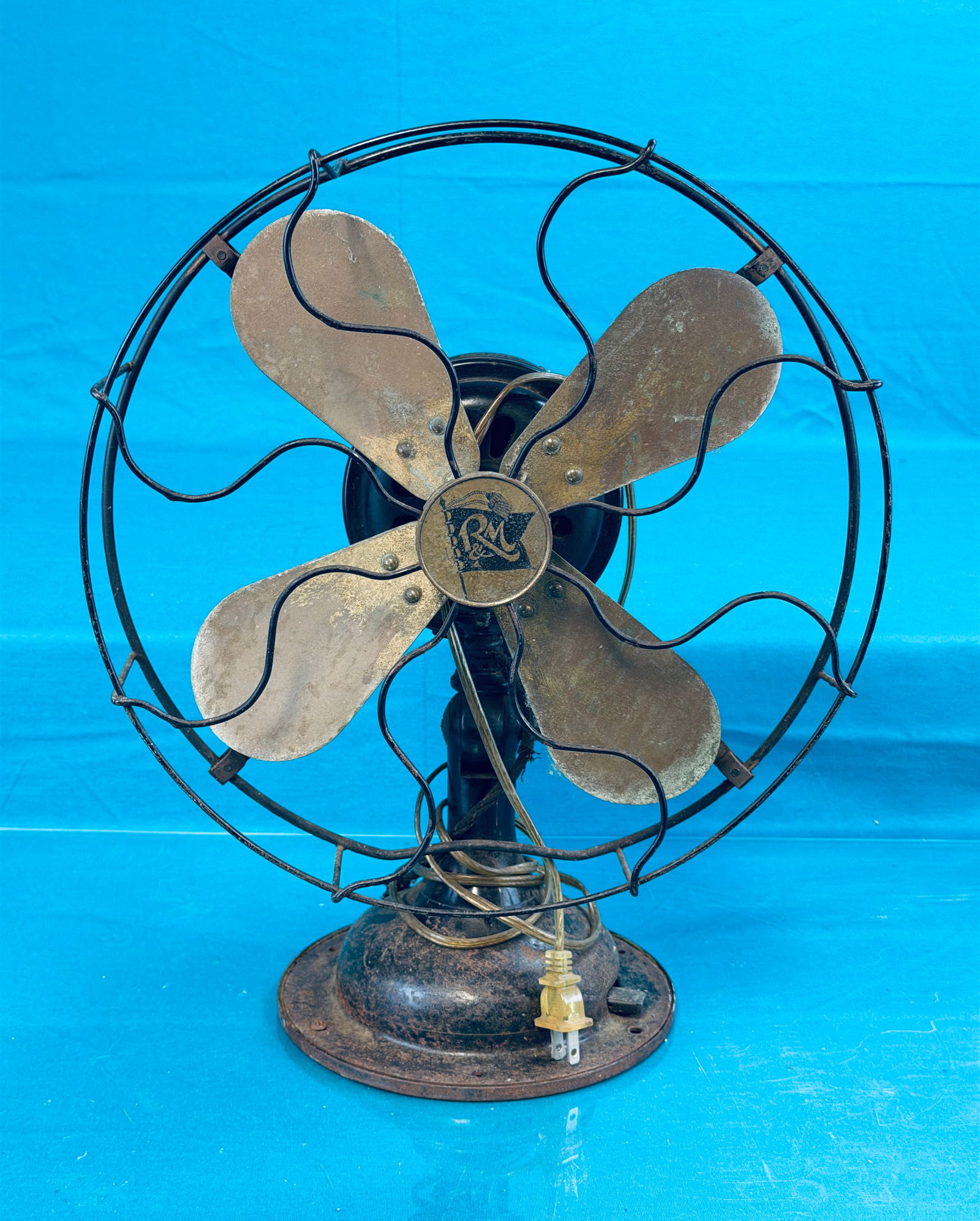 Vintage Robbins & Myers Electric Table Fan (1 of 6)
