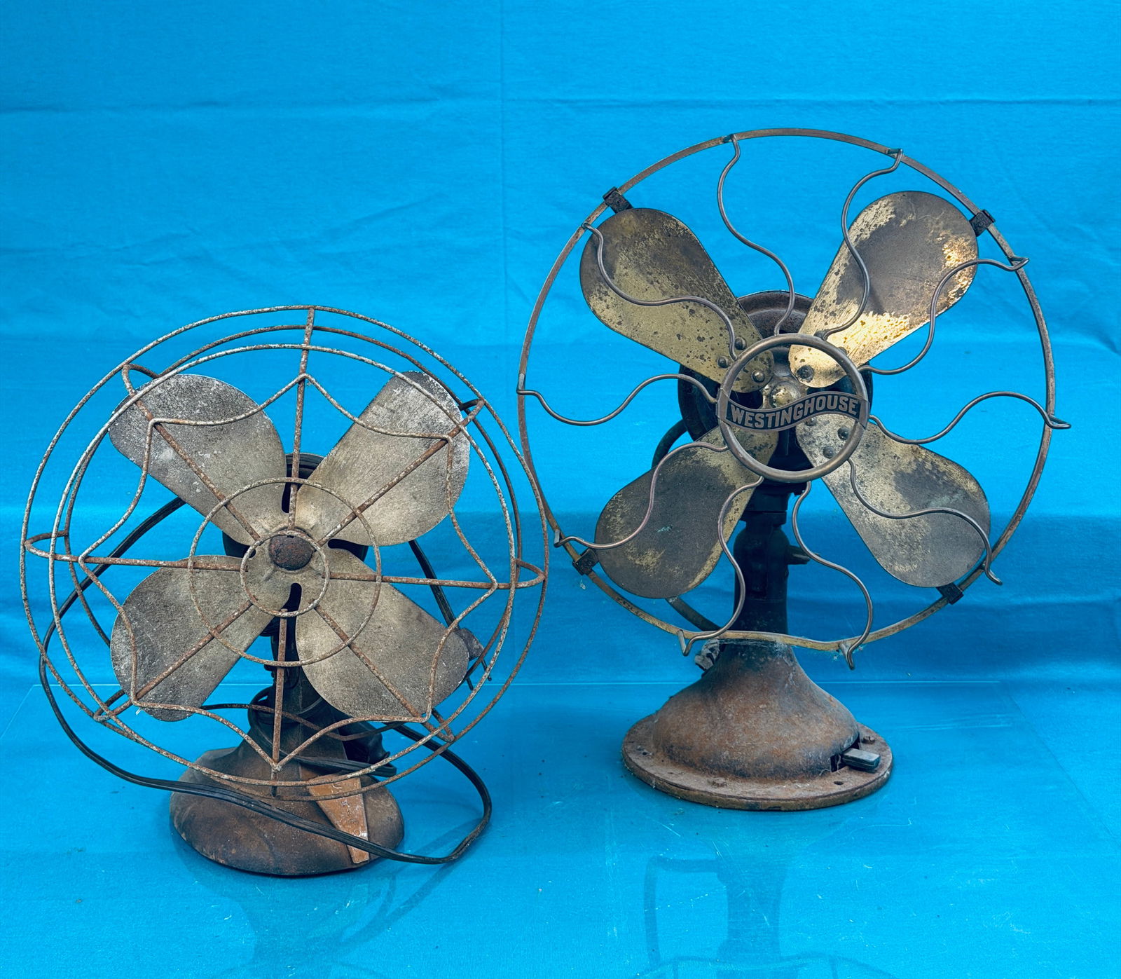 Lot 2 Vintage Electric Table Fans (1 of 8)