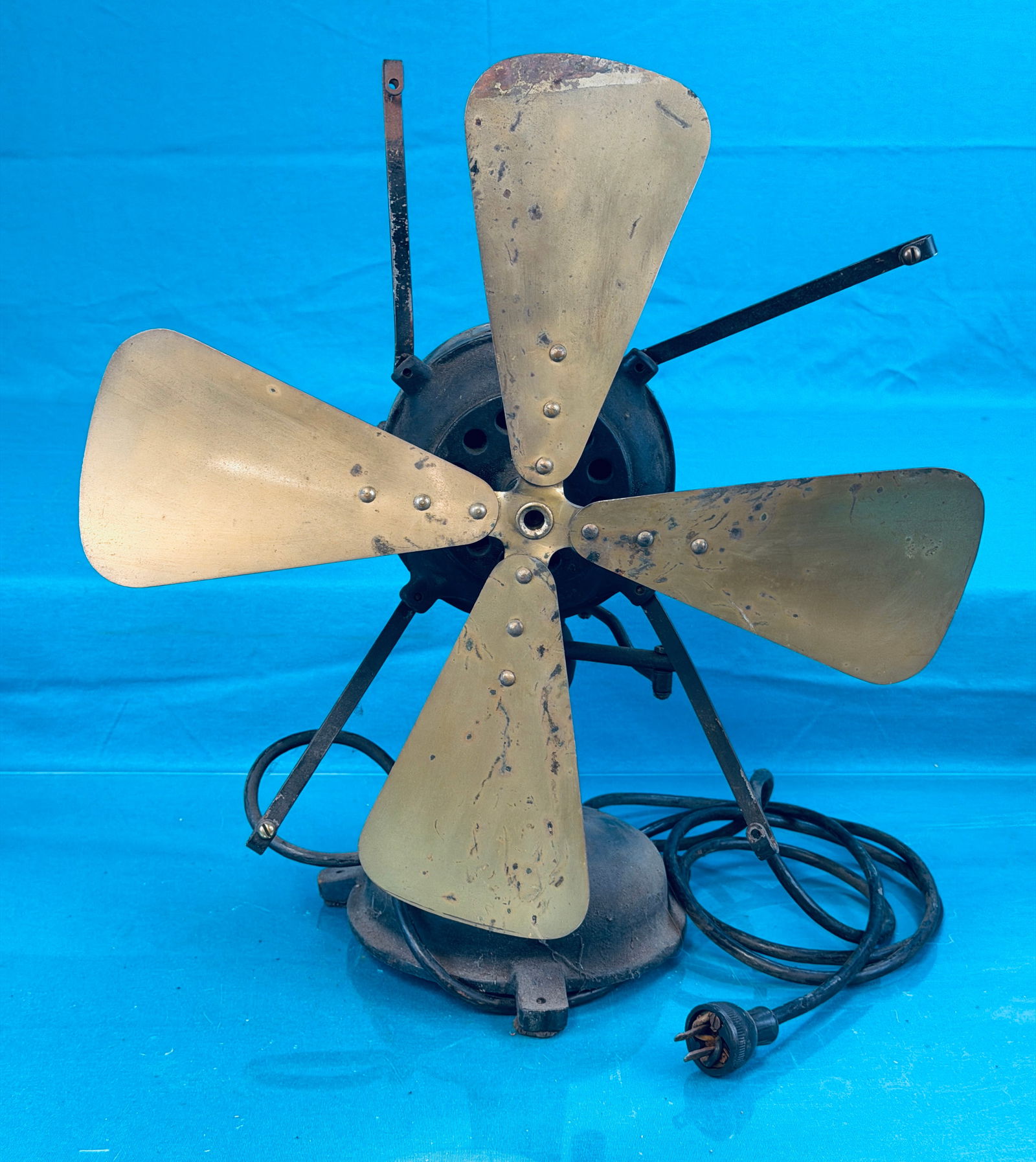 Early Fidelity Electric Company Fan (1 of 6)