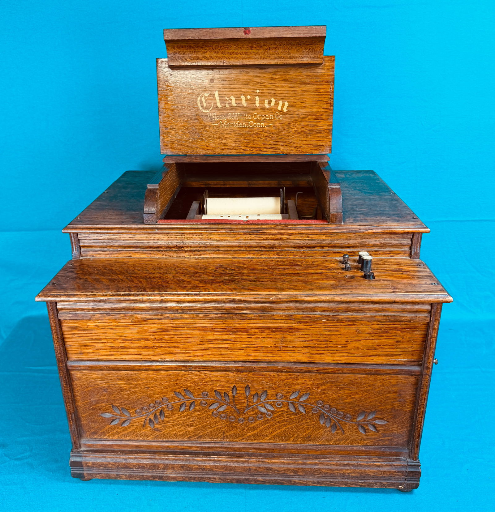 Wilcox & White "Clarion" Hand Cranked Organ (1 of 10)