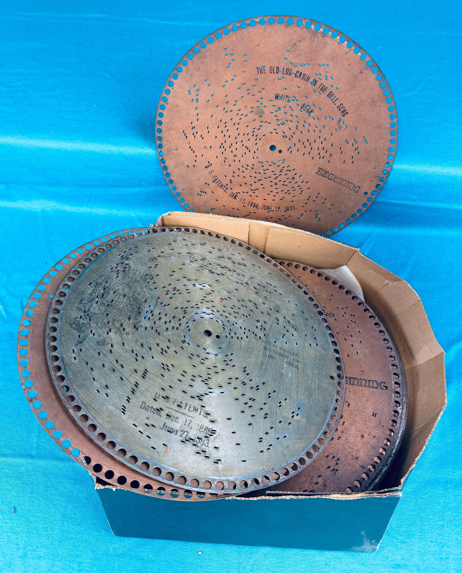 Lot 14 Regina 12" Metal Music Box Disc's (1 of 3)