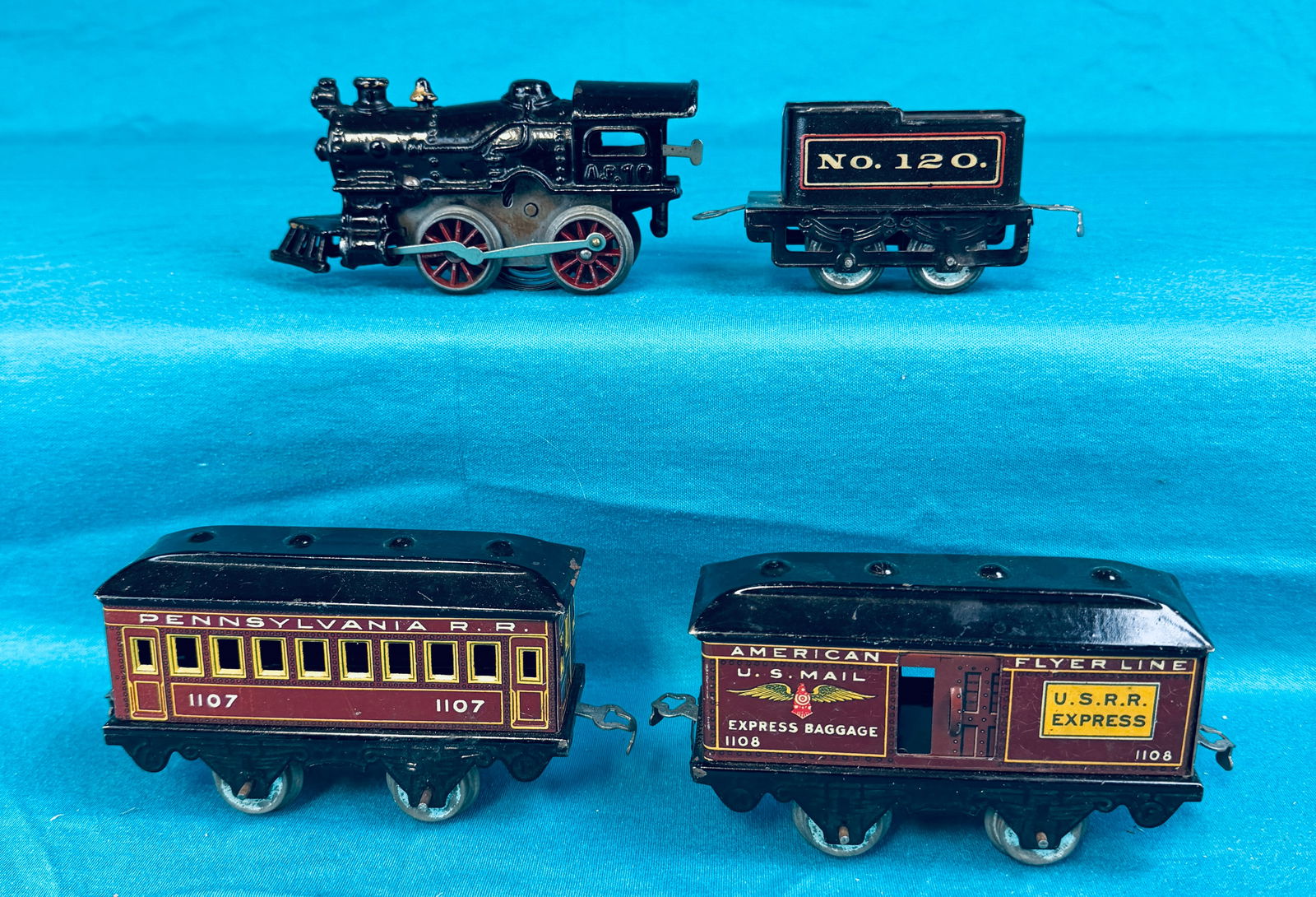 Antique American Flyer #10 Key Wound Locomotive & Cars (1 of 11)