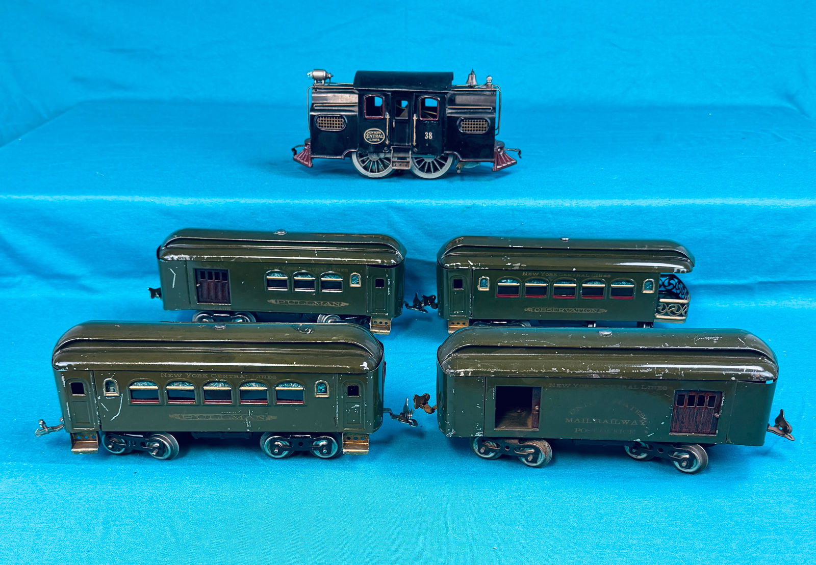 Pre-War Lionel No 38 Locomotive w 4 Cars (1 of 7)