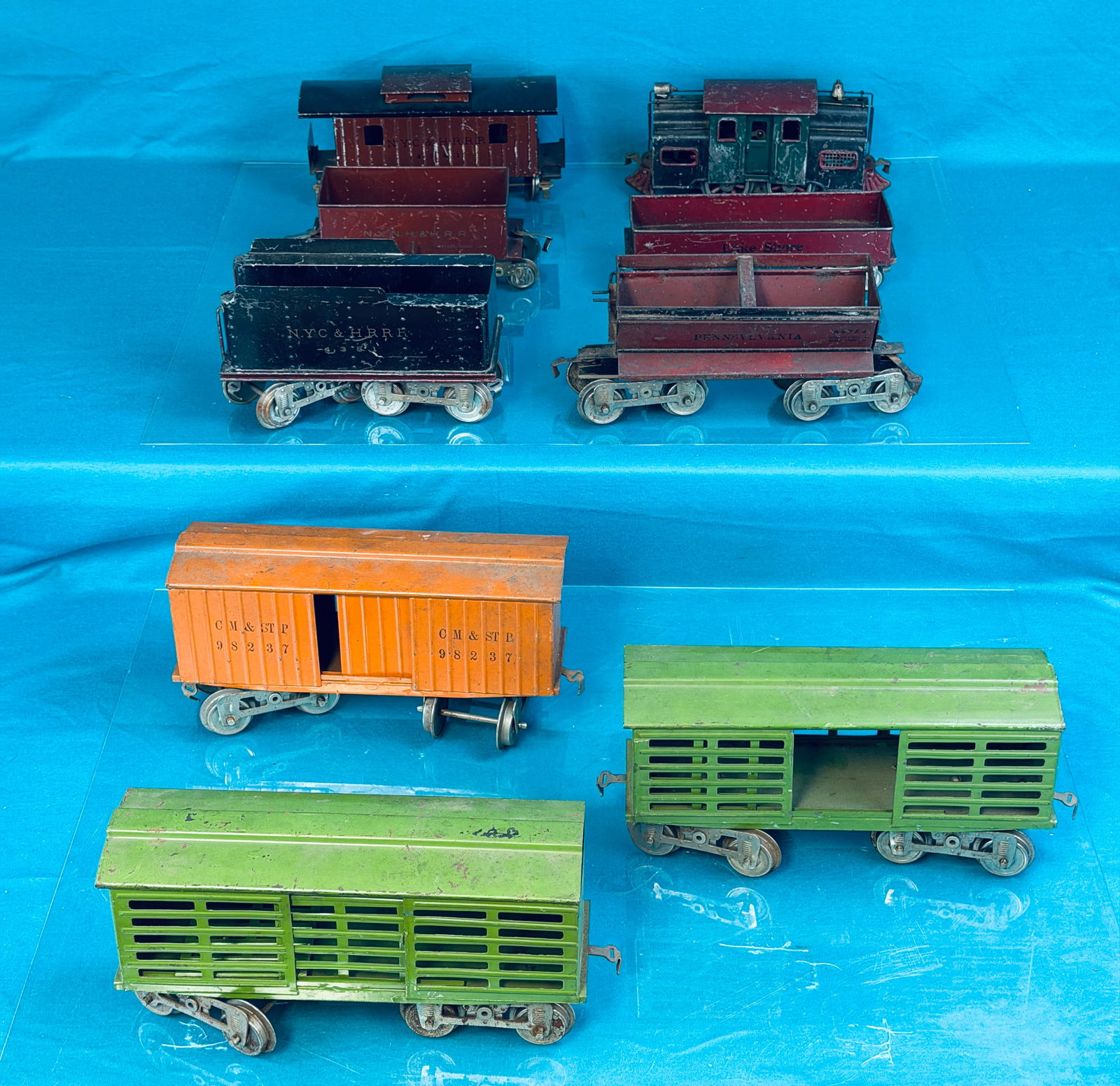 Early Lionel Standard Gauge Locomotive & Cars (1 of 6)