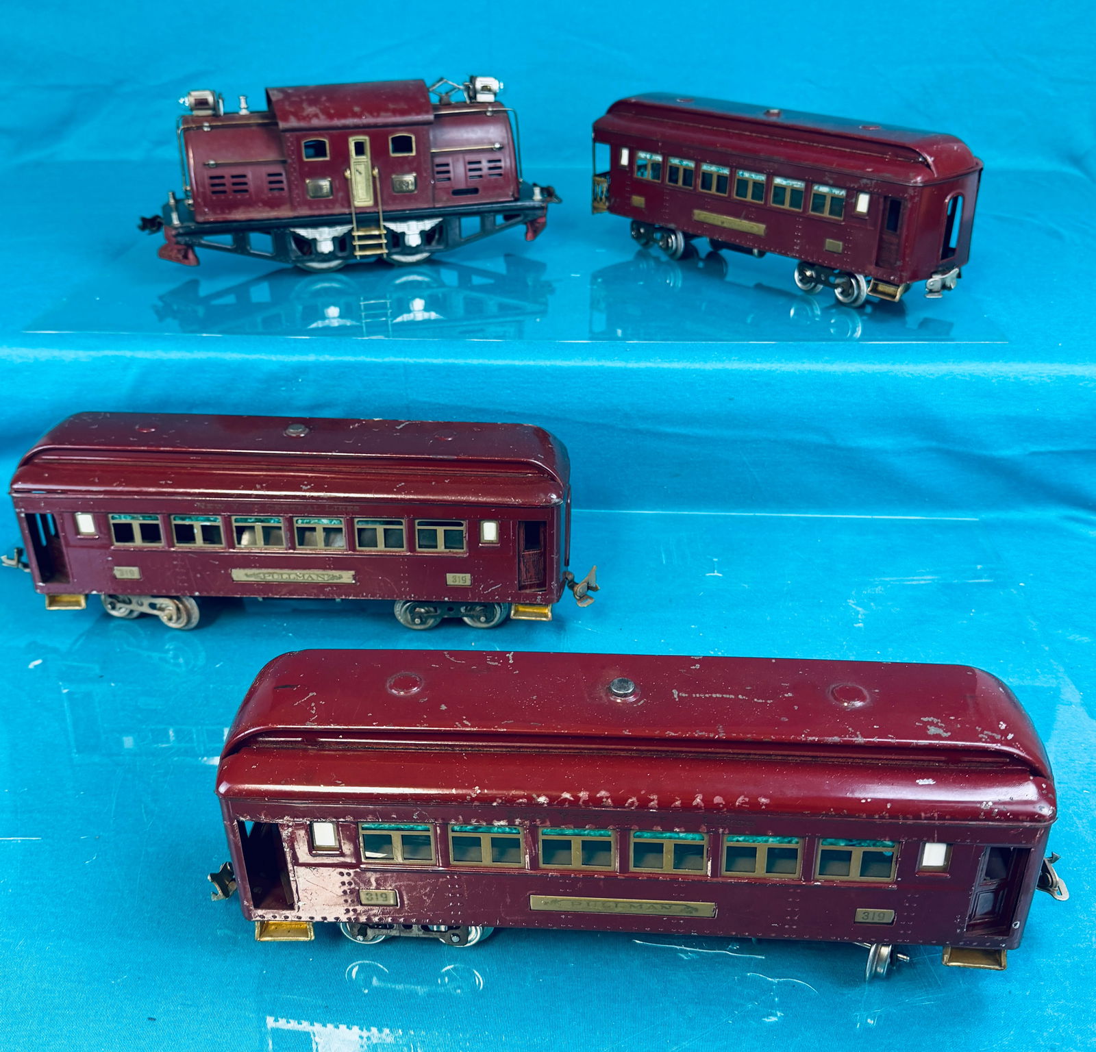 Lionel No 380 Locomotive w 2 No 319 & 322 Cars (1 of 7)