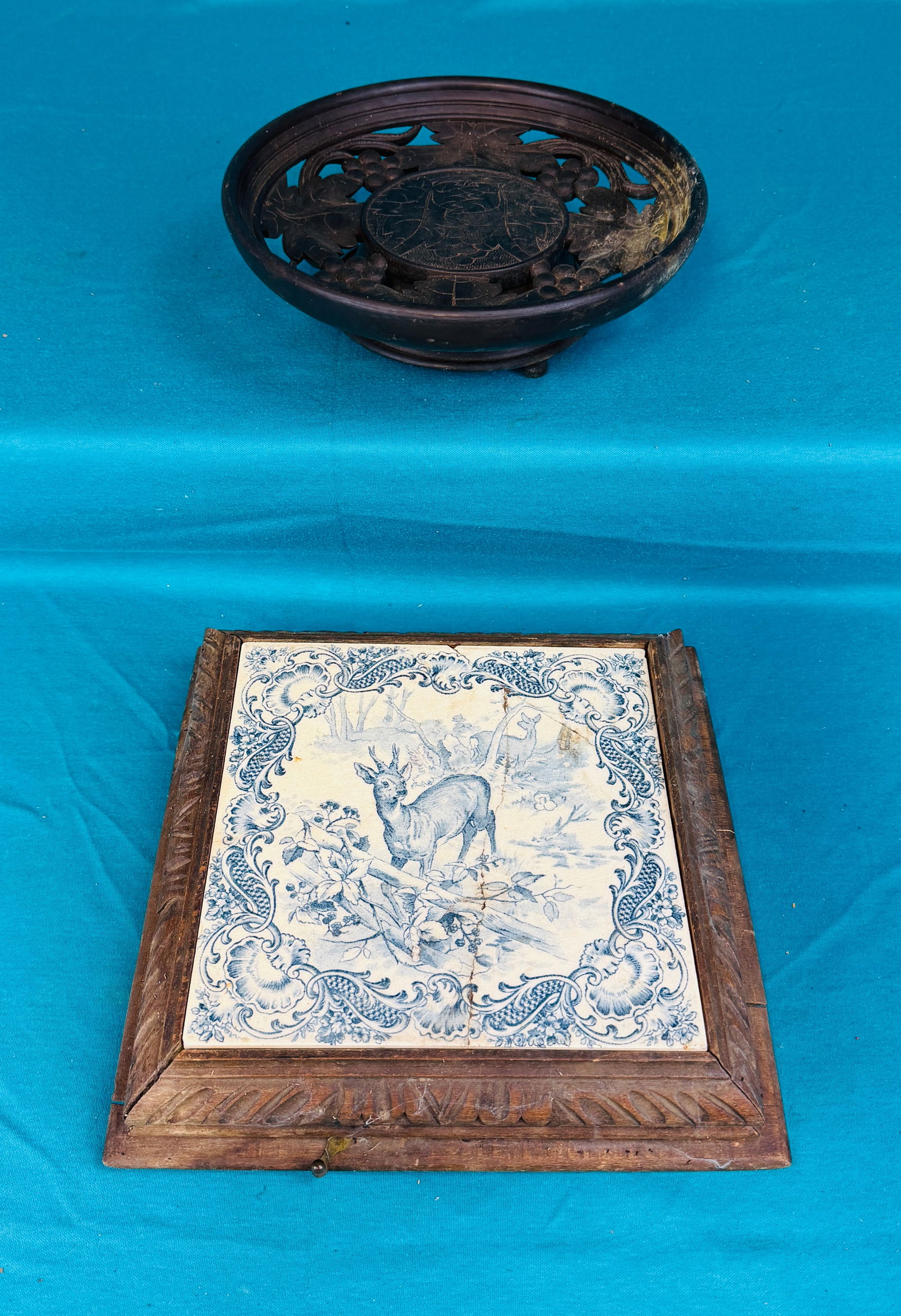 Lot 2 Music Box Trivet & Display Stand (1 of 4)