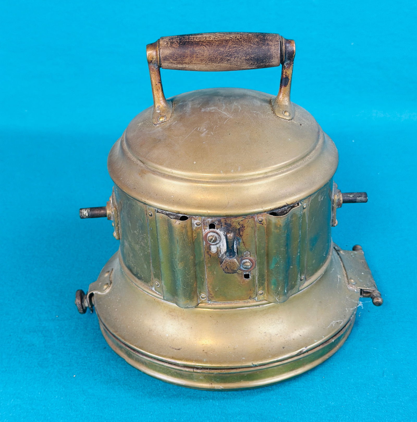 Antique B&L Carbide Automobile Headlamp (1 of 7)