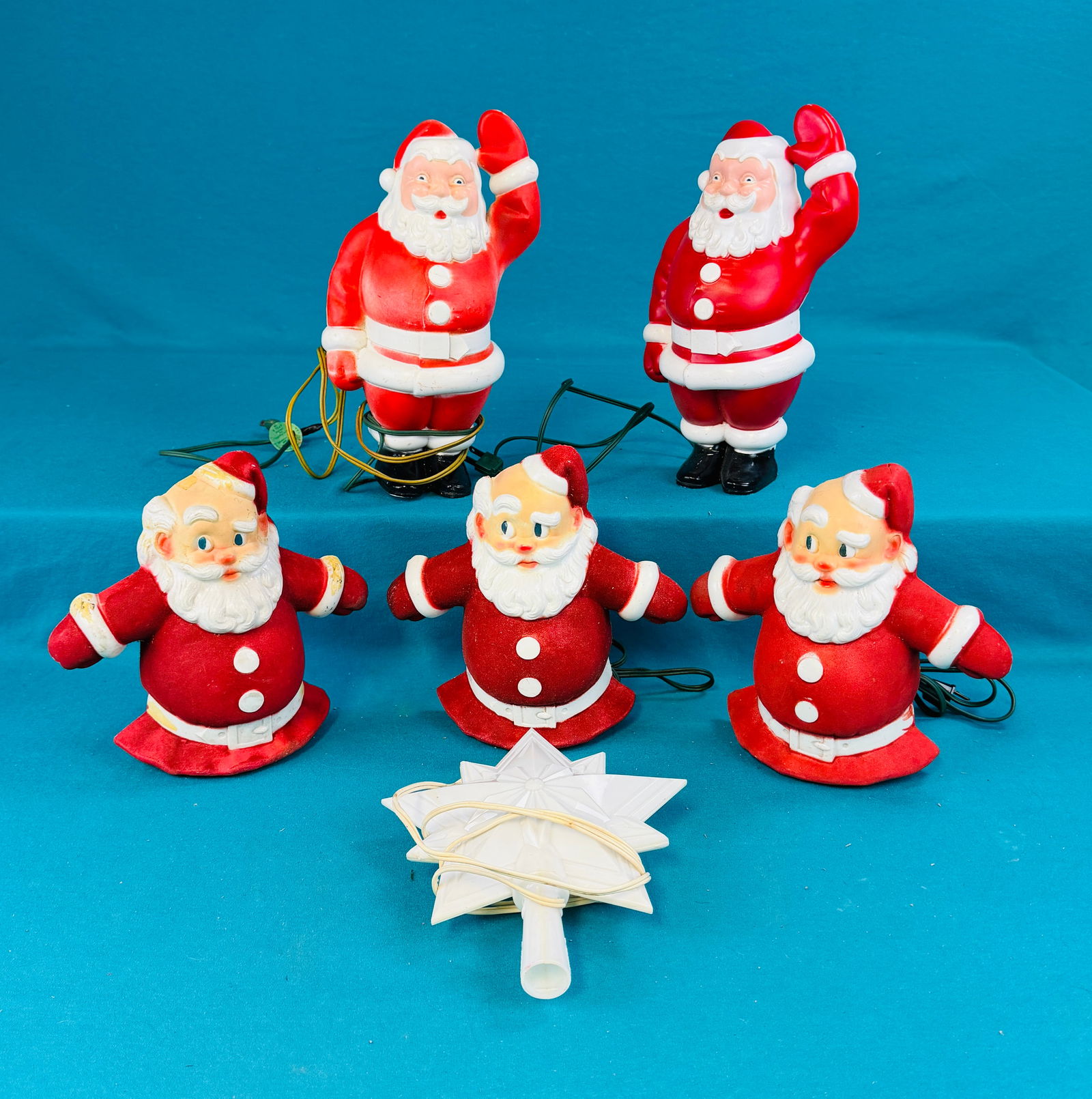 Lot Vtg Plastic Light Up Santa Claus Figures etc (1 of 3)