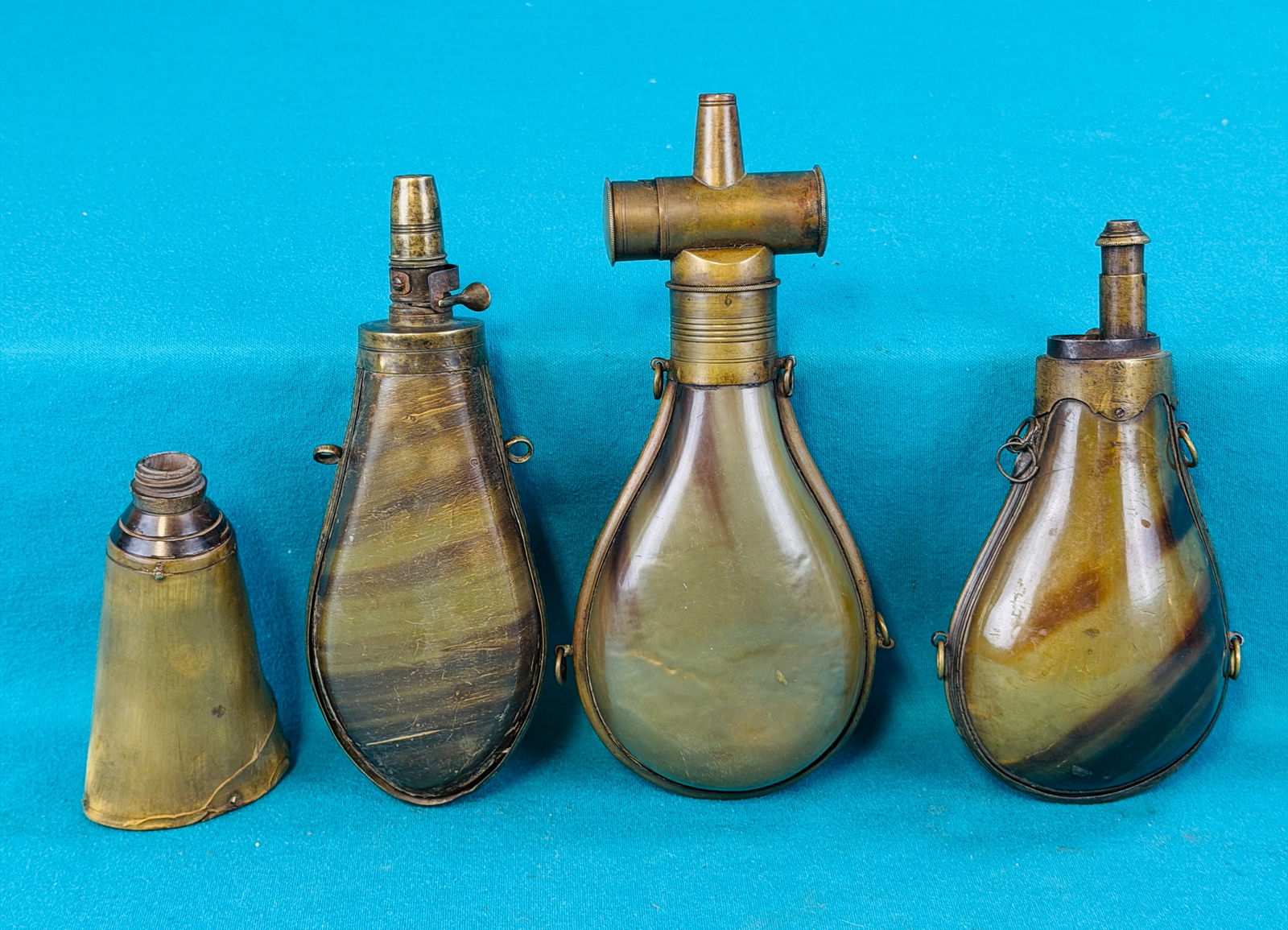 4 Antique Horn and Brass Powder Flasks (1 of 5)