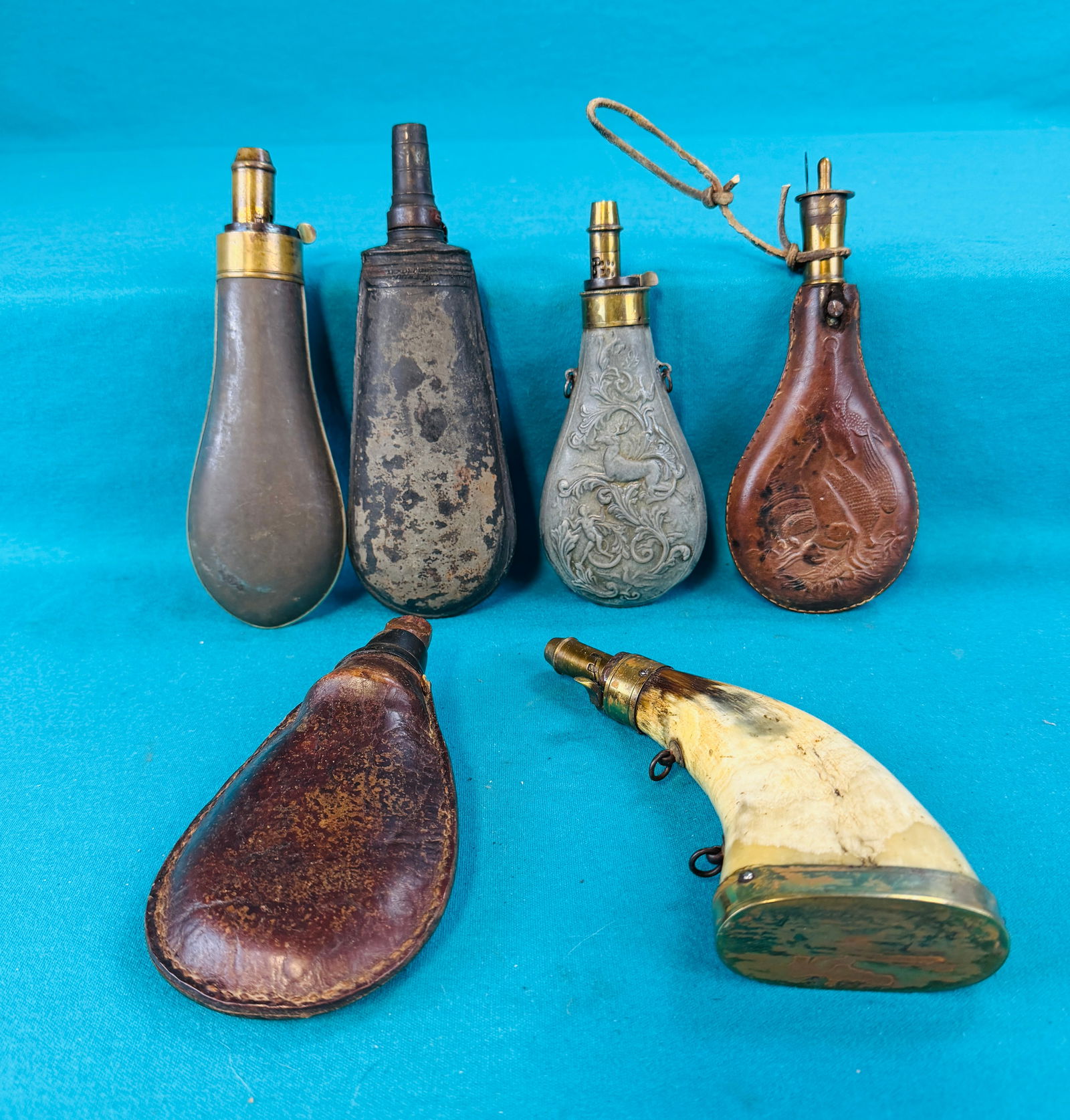 6 Assorted Antique Powder & Shot Flasks (1 of 9)
