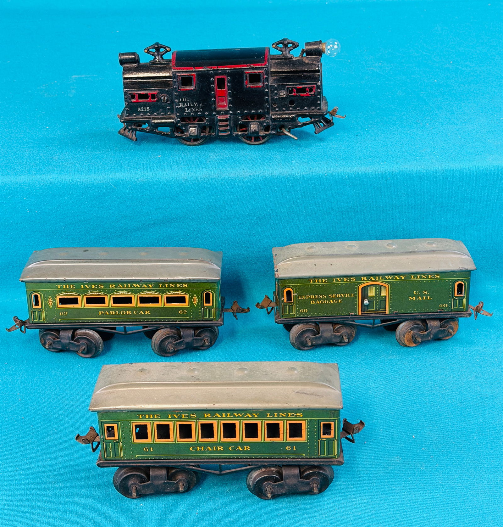 Pre War Ives Train Set w #3218 Locomotive&3 Cars (1 of 12)