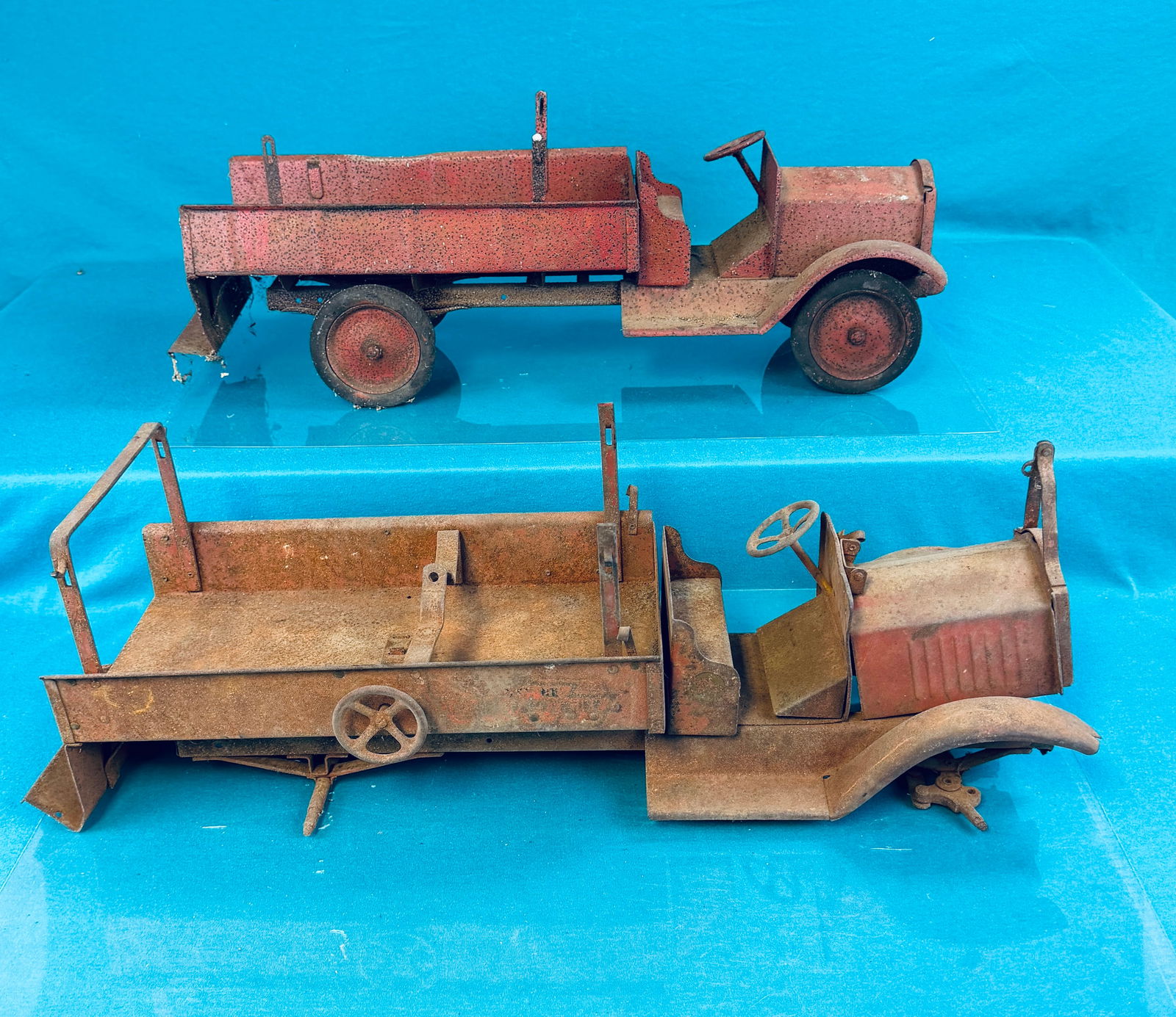 Lot 2 1920's Keystone Pressed Steel Fire Trucks (1 of 5)