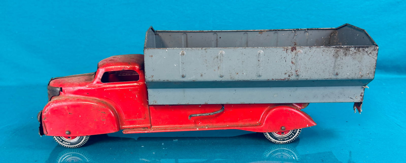 Louis Marx Pressed Steel Dump Truck (1 of 6)